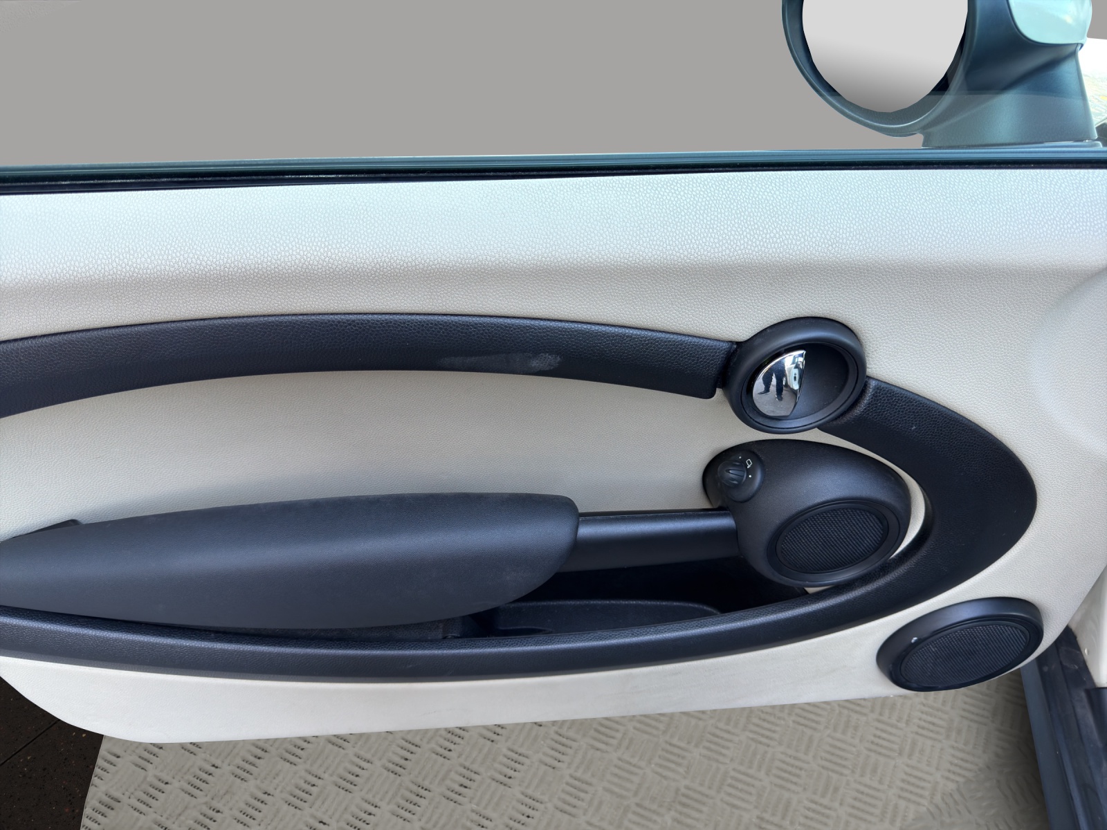 MINI One Cabriolet-image-11
