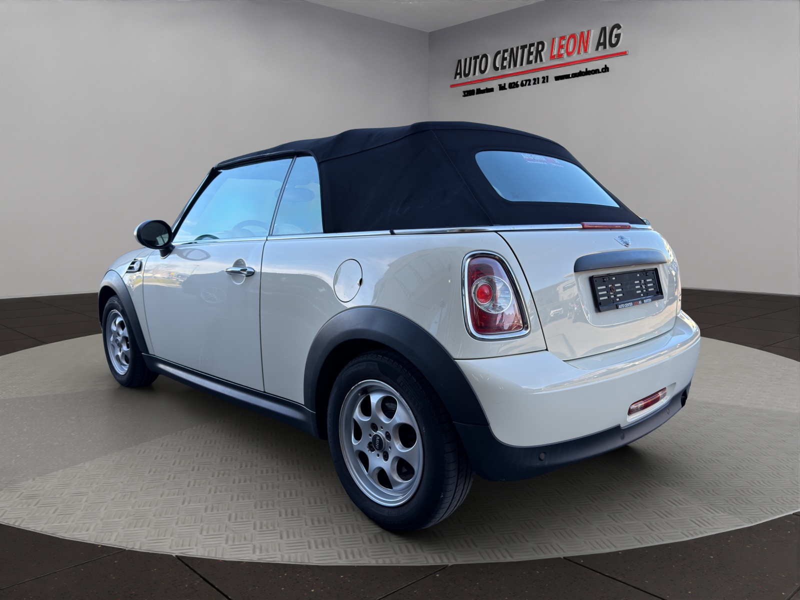 MINI One Cabriolet-image-3
