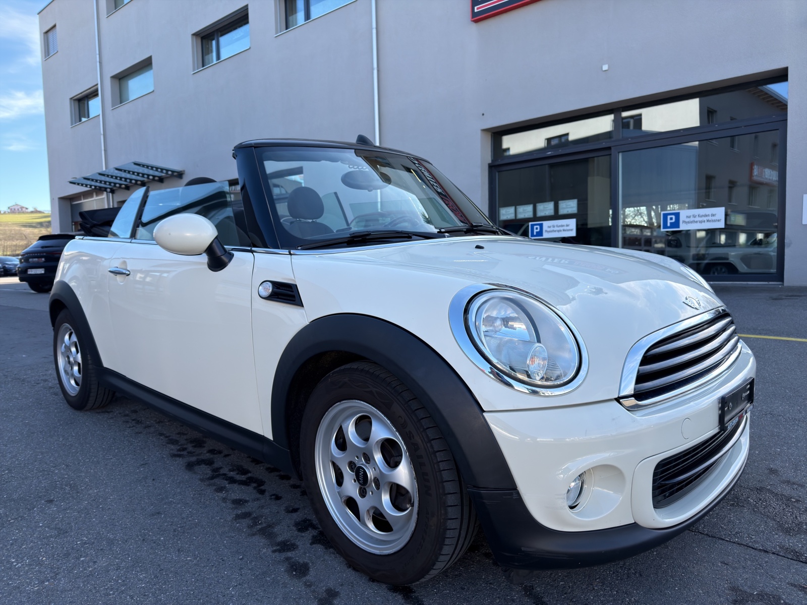 MINI One Cabriolet-image-25
