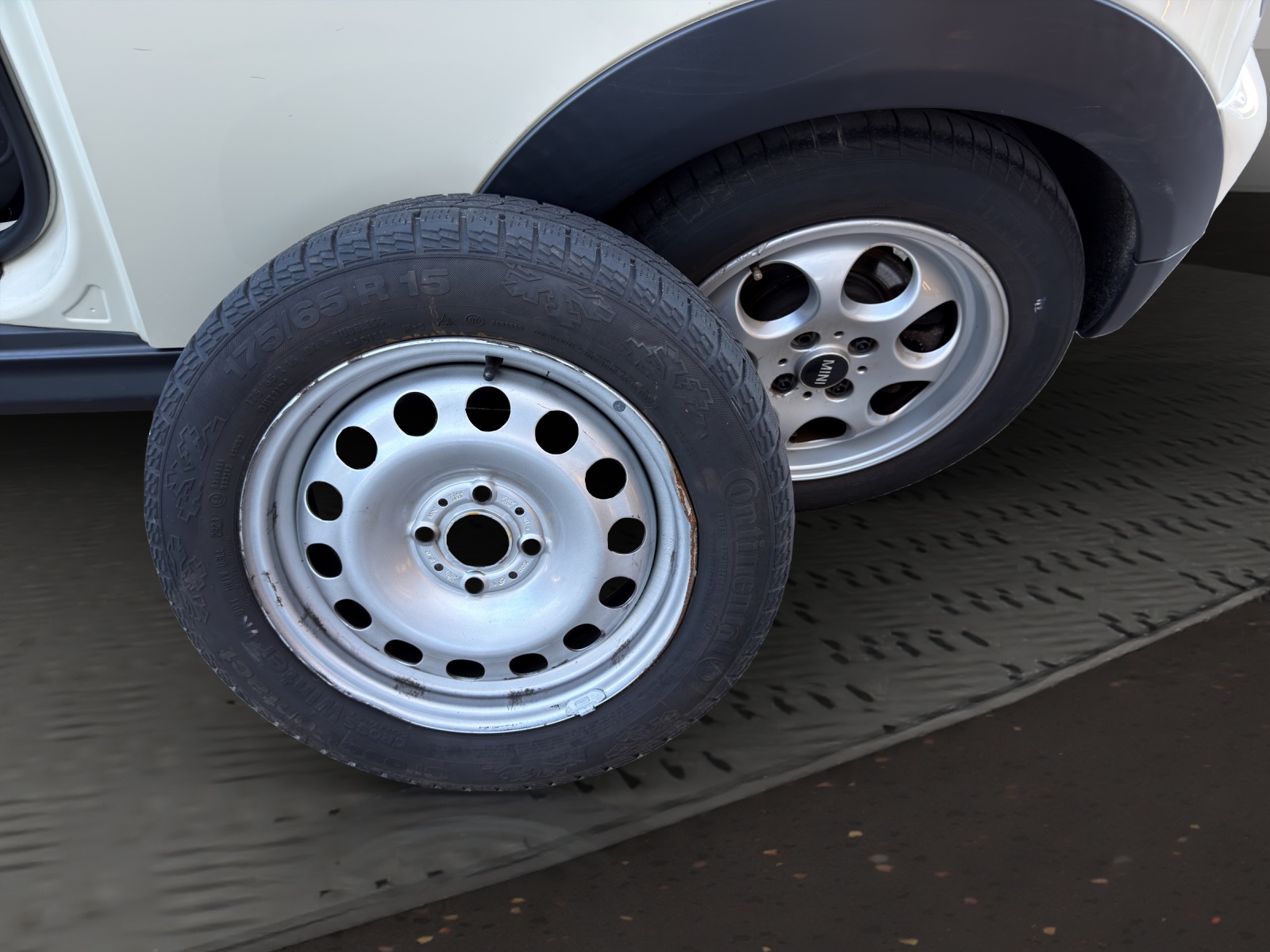 MINI One Cabriolet-image-18