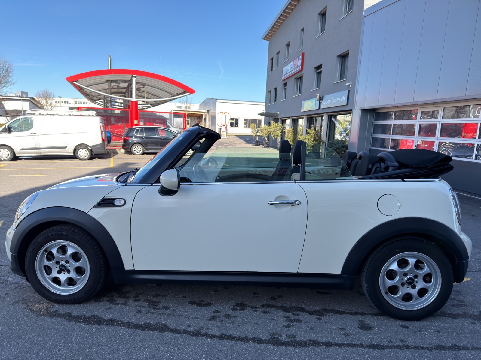 MINI One Cabriolet-image-22