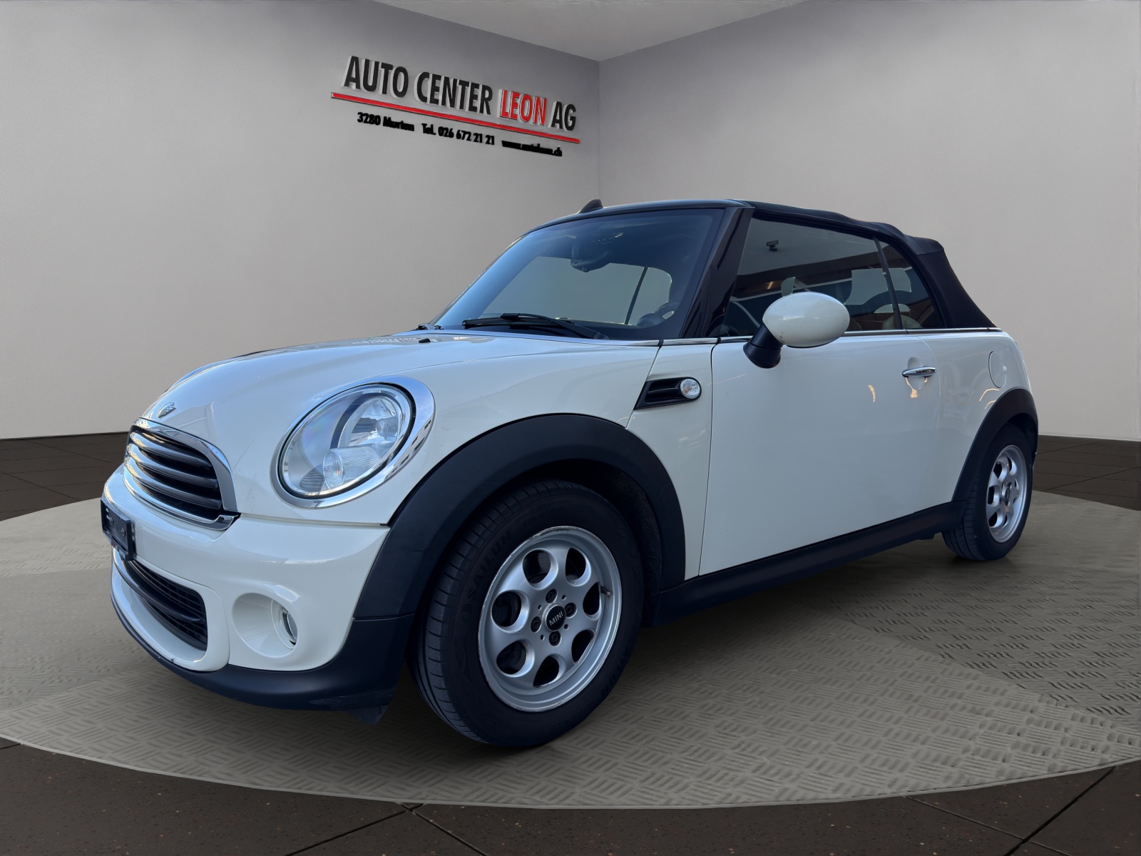 MINI One Cabriolet-image-1