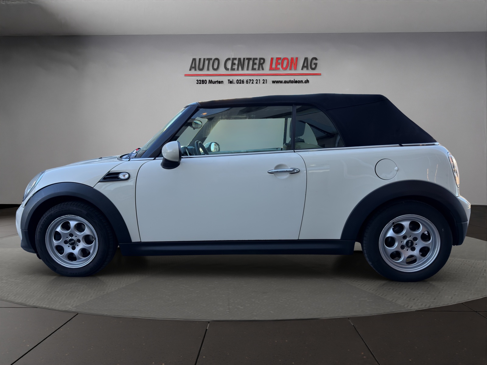 MINI One Cabriolet-image-2