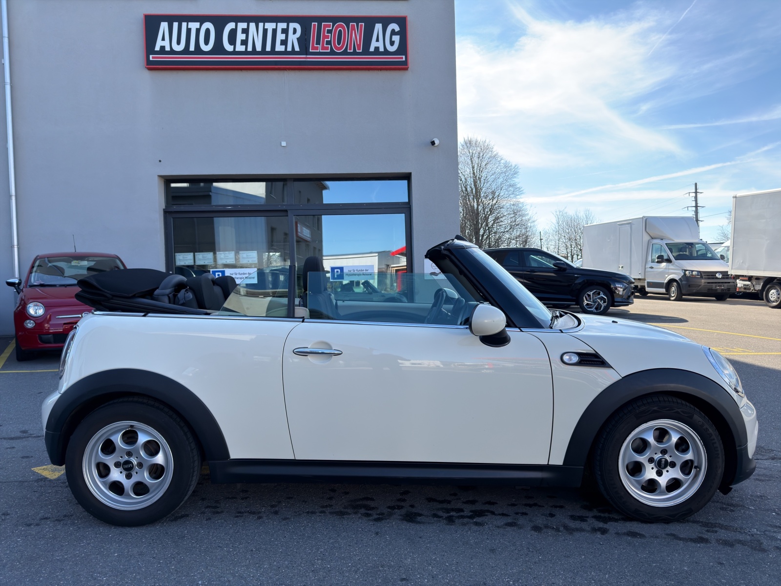 MINI One Cabriolet-image-23