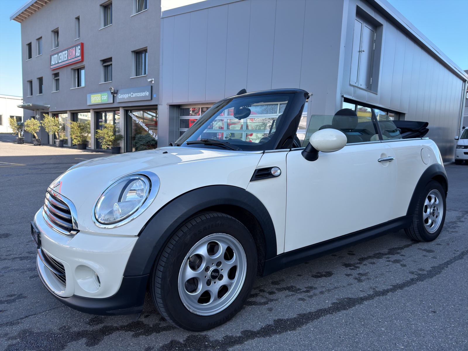 MINI One Cabriolet-image-24