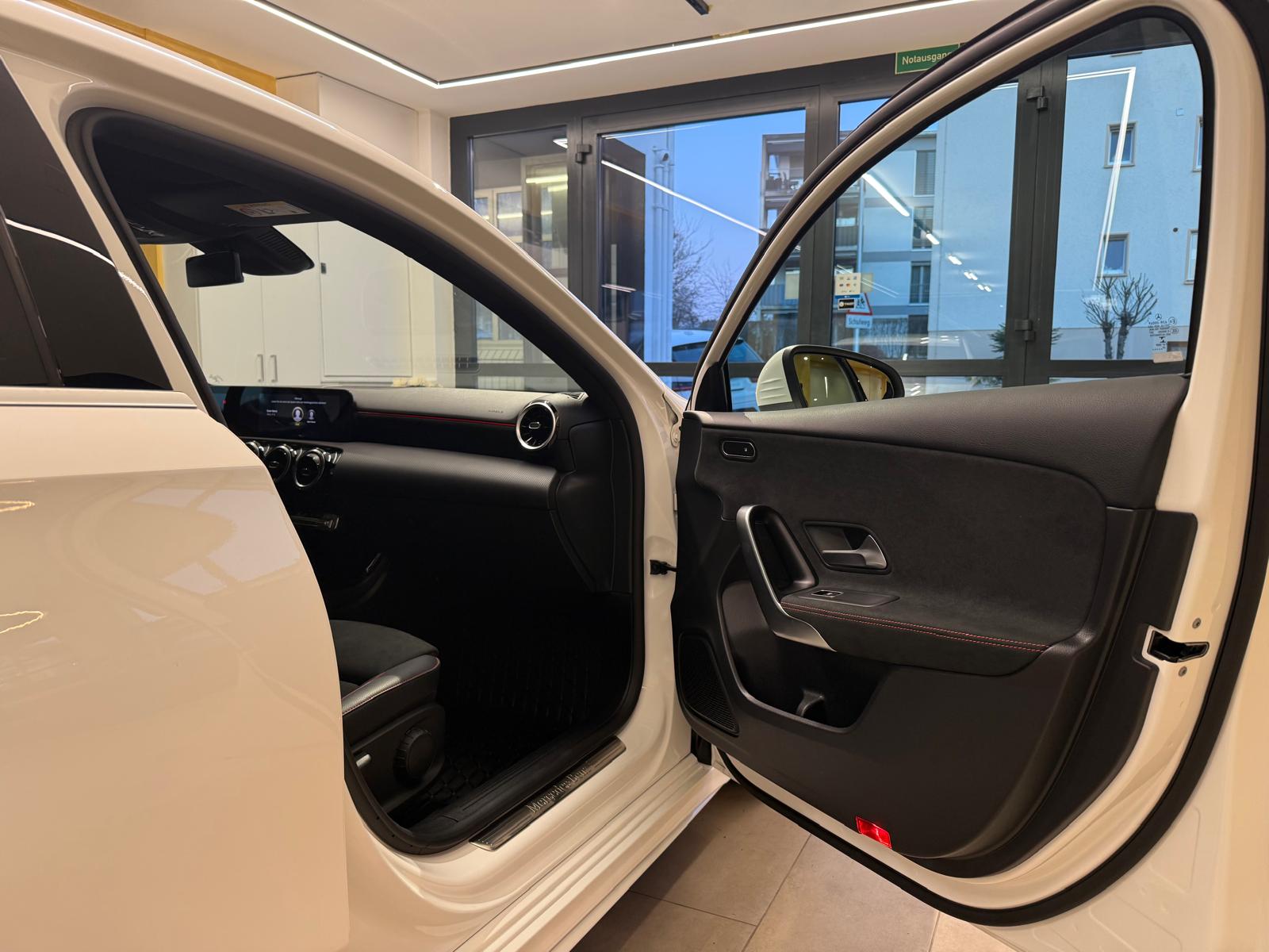 MERCEDES-BENZ A200 AMG Line 7G-DCT-image-10