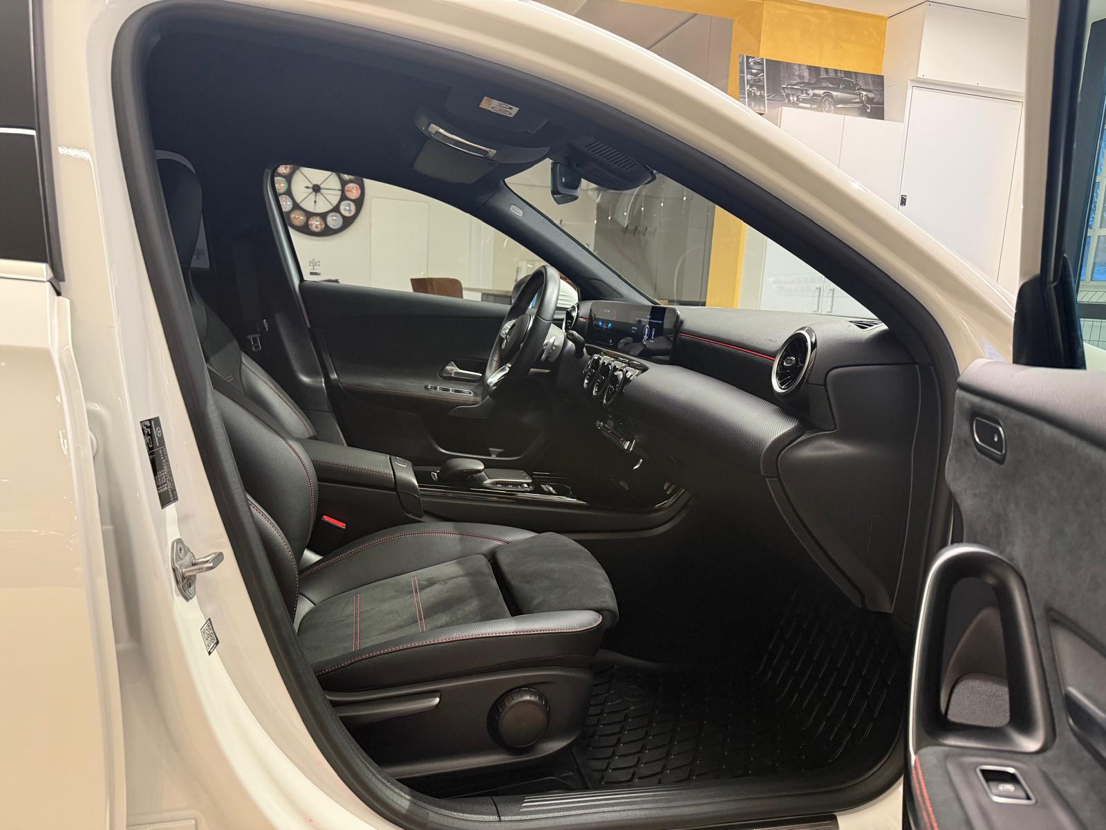MERCEDES-BENZ A200 AMG Line 7G-DCT-image-11