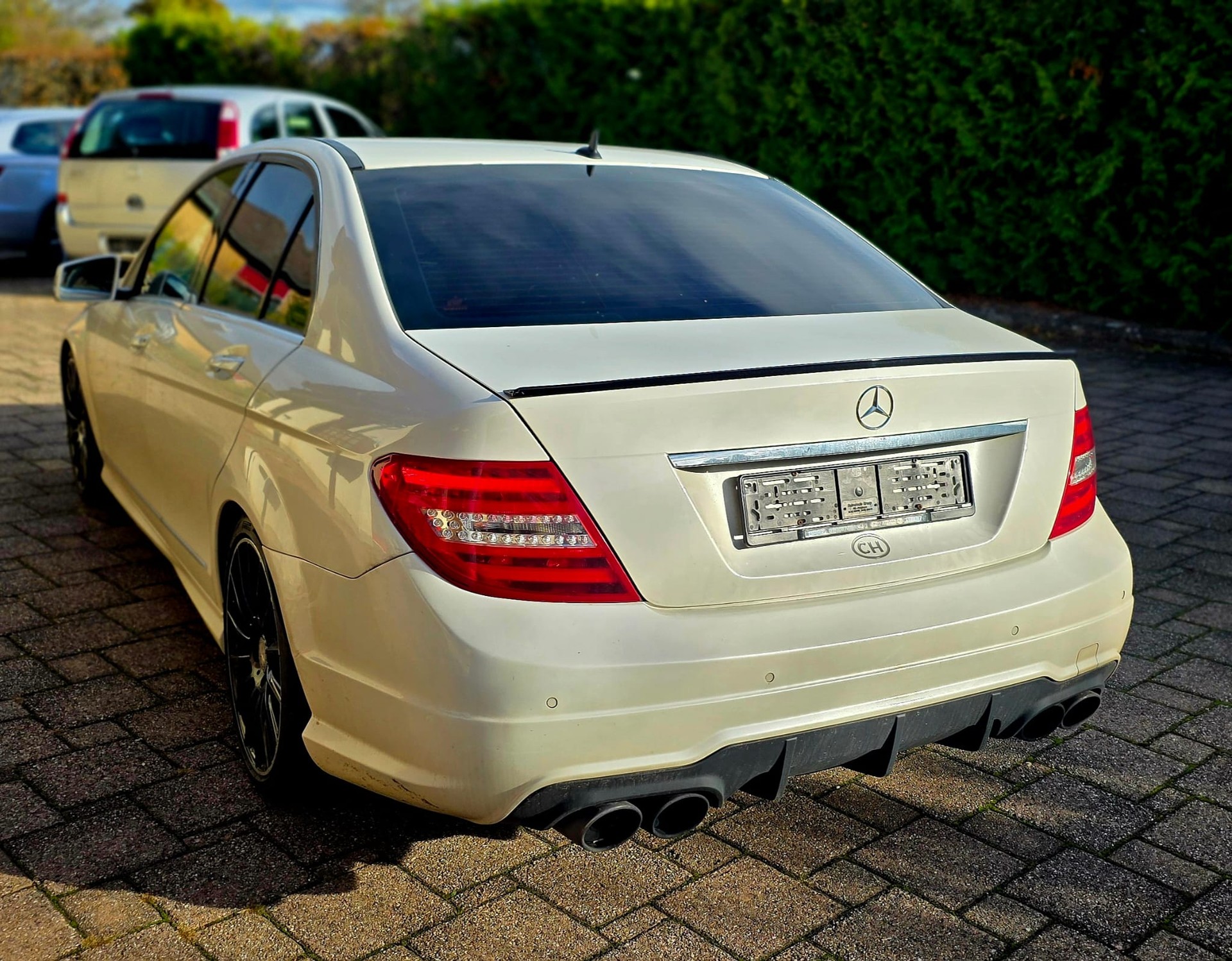 MERCEDES-BENZ C 250 CGI BlueEfficiency Avantgarde Automatic-image-1