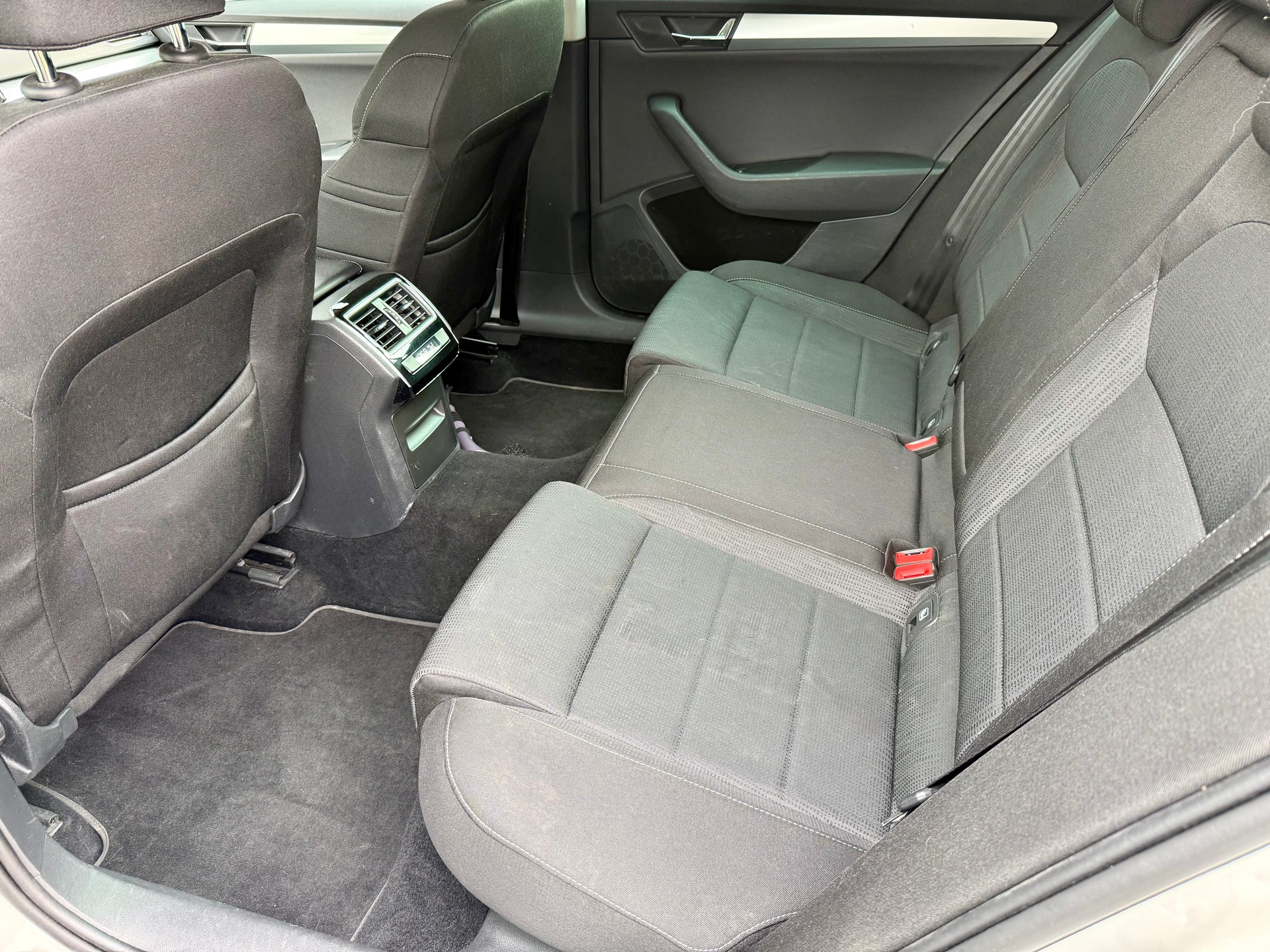 SKODA Superb Combi 2.0 TDi Style 4x4 DSG-image-8