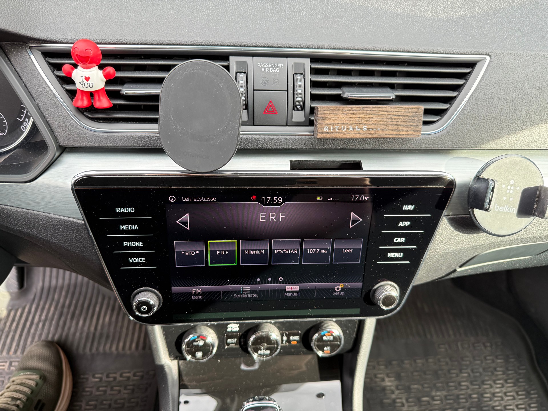 SKODA Superb Combi 2.0 TDi Style 4x4 DSG-image-12