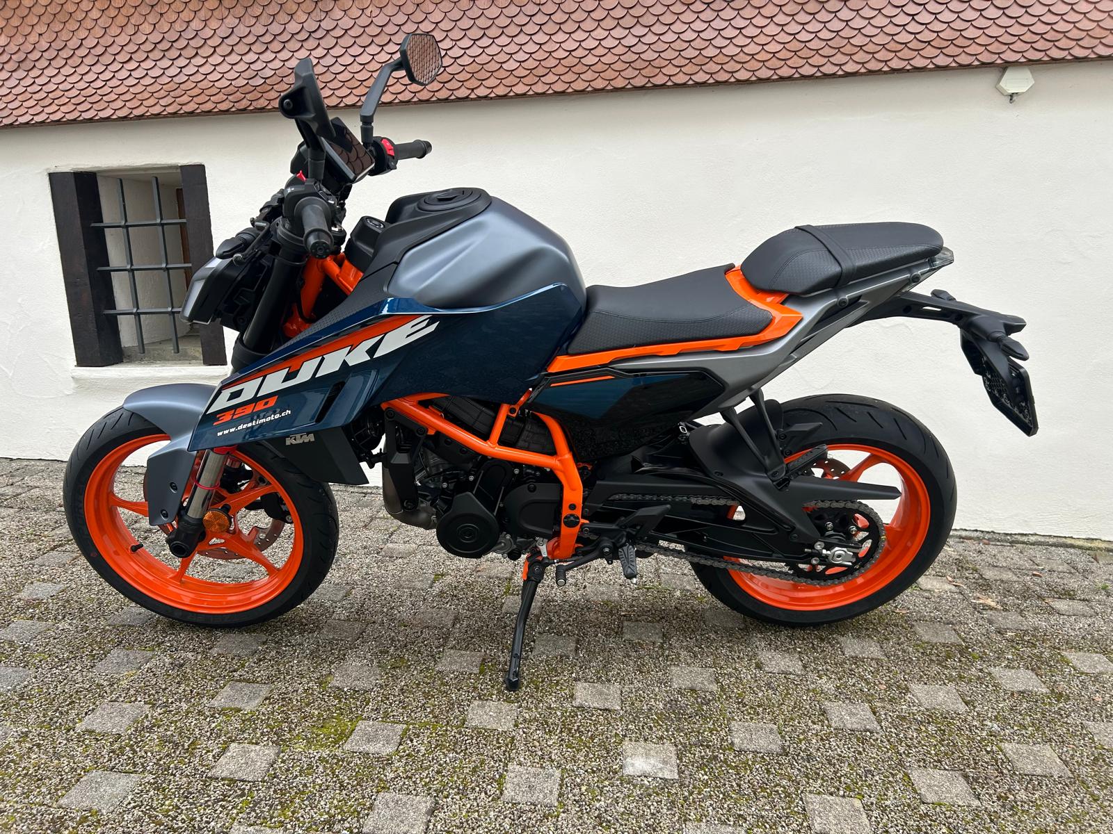 KTM 390 Duke-image-1