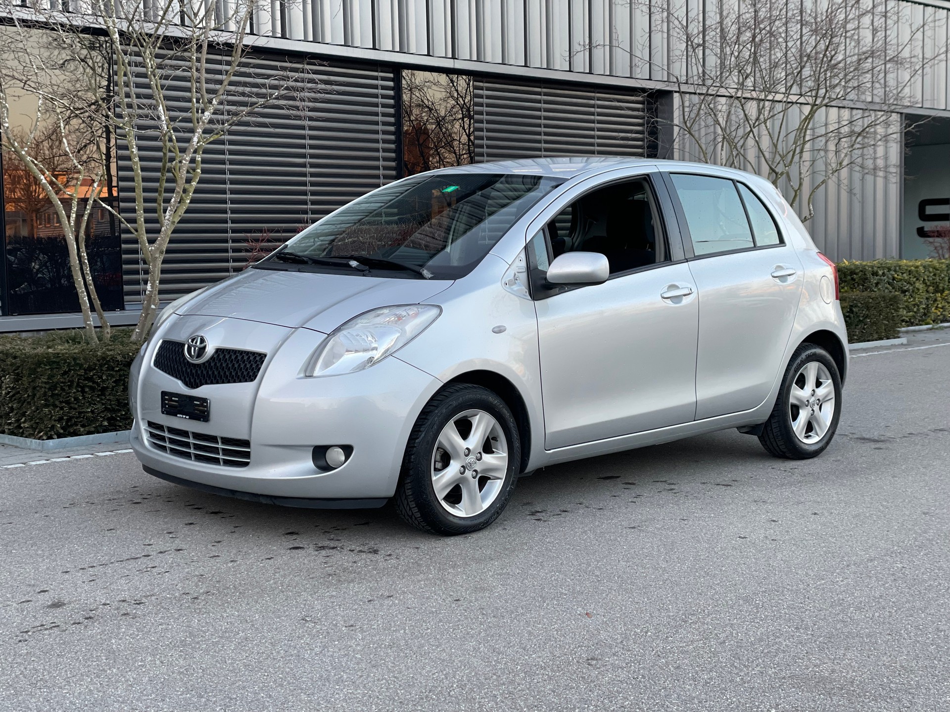 TOYOTA Yaris 1.3 Linea Luna-image-0