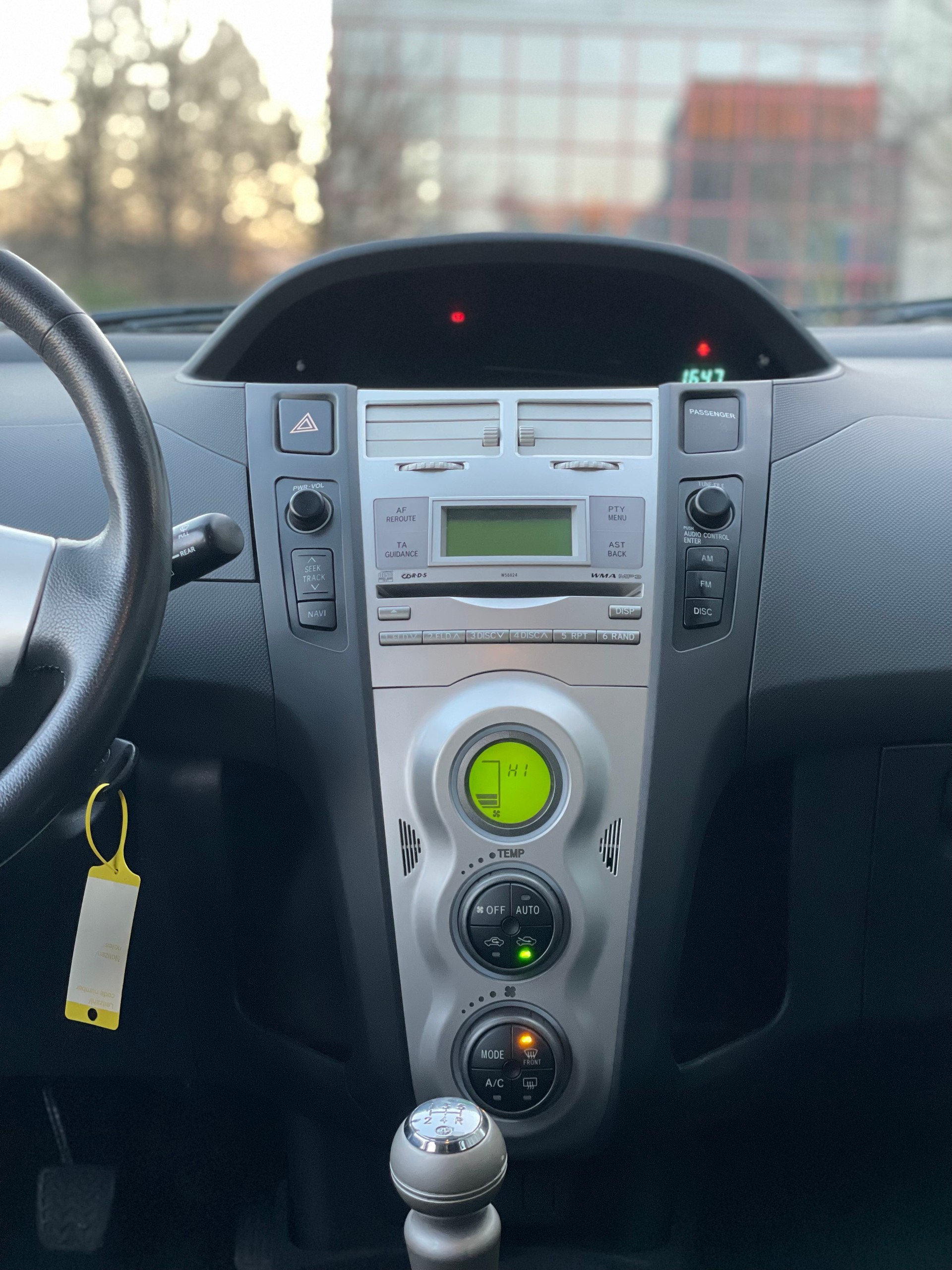 TOYOTA Yaris 1.3 Linea Luna-image-10