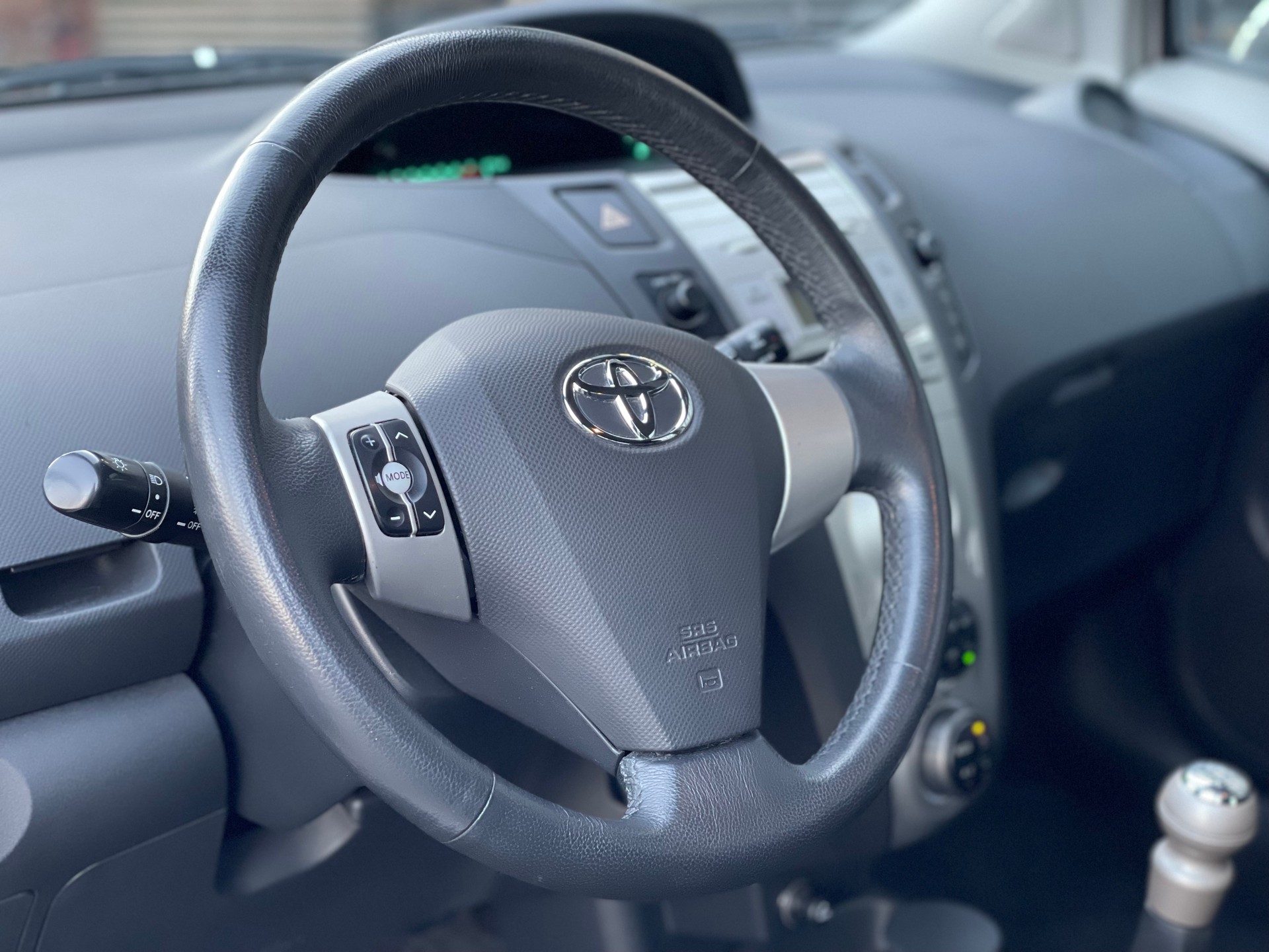 TOYOTA Yaris 1.3 Linea Luna-image-12