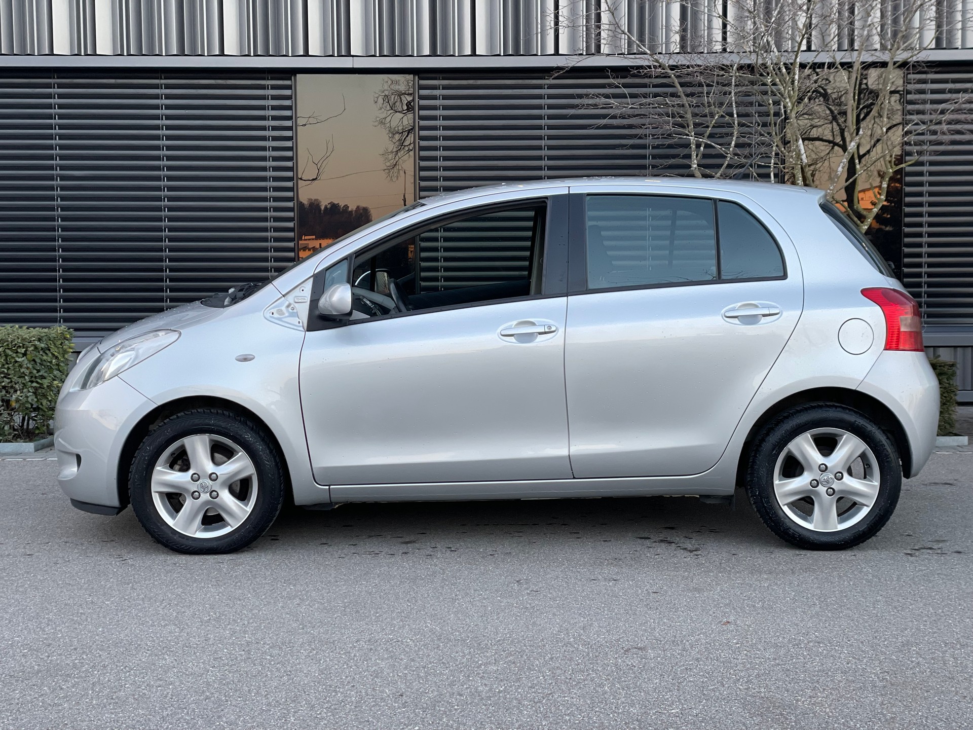 TOYOTA Yaris 1.3 Linea Luna-image-1