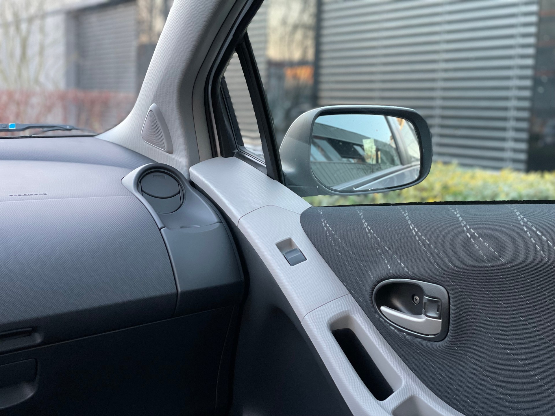 TOYOTA Yaris 1.3 Linea Luna-image-9
