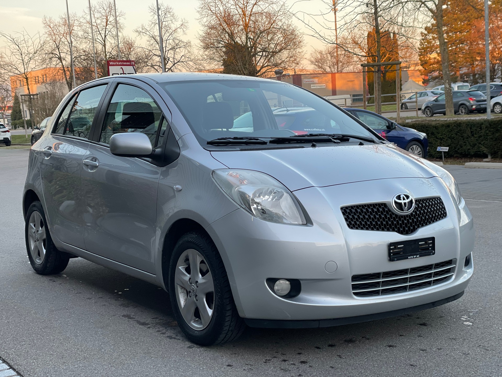 TOYOTA Yaris 1.3 Linea Luna-image-3