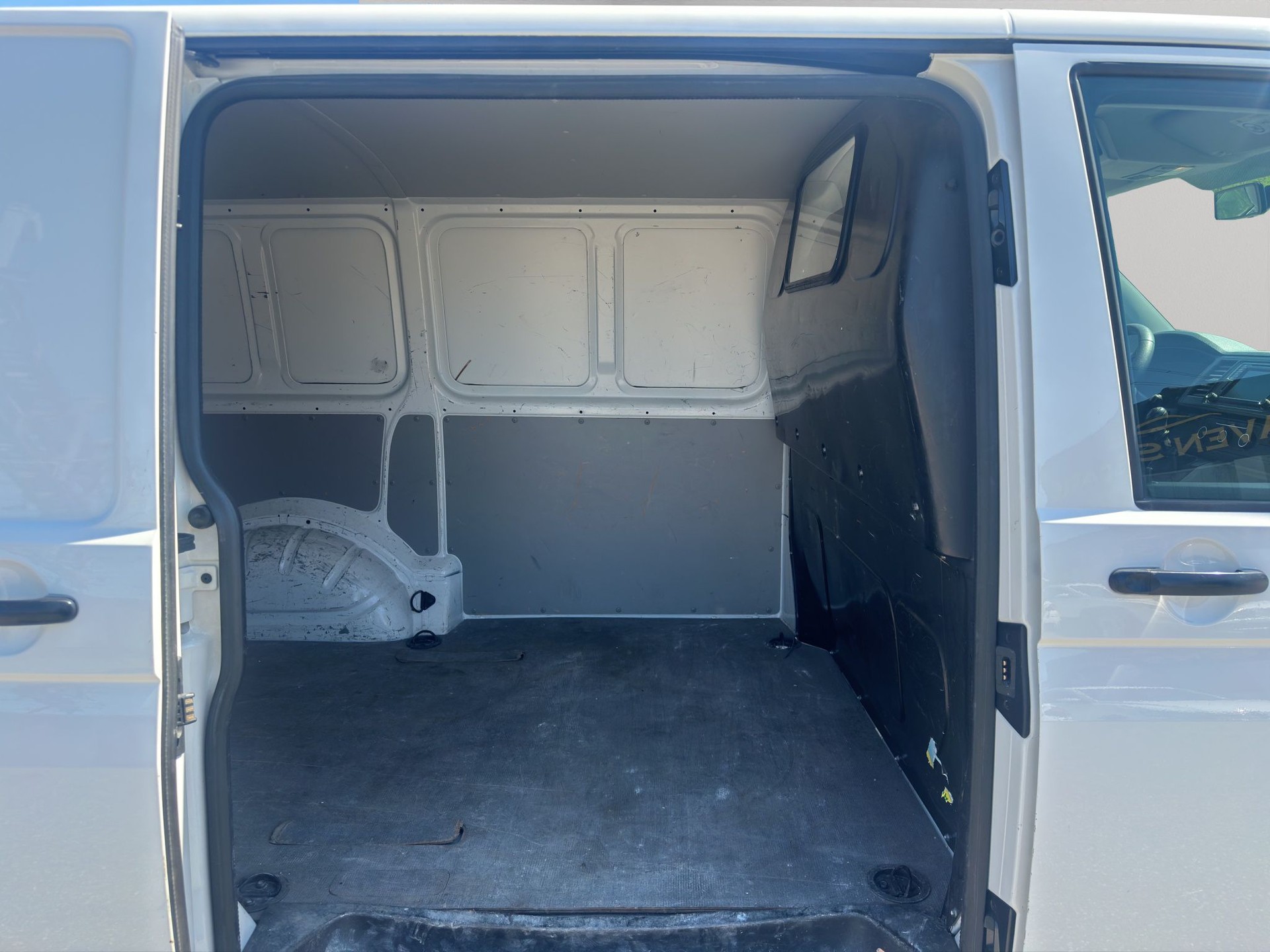 VW T6 2.0 TDI Entry-image-13