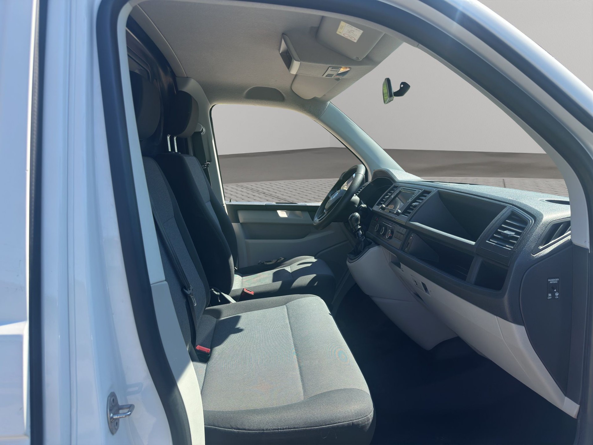 VW T6 2.0 TDI Entry-image-8