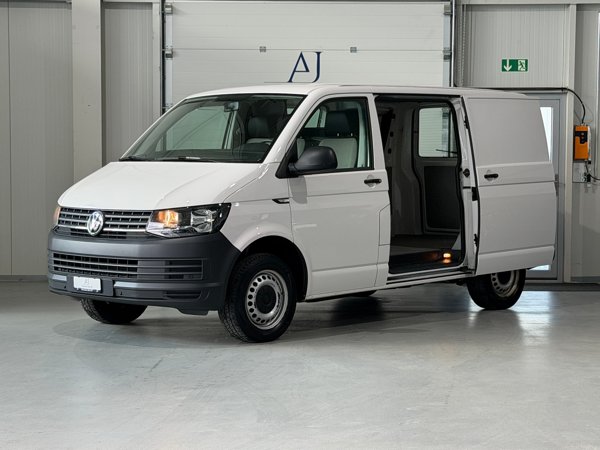 VW T6 2.0 TDI Euro 6 CH) AHK 2.2T / 2 Schiebetüren / erh. Gesamtgewicht 3000KG-image-2