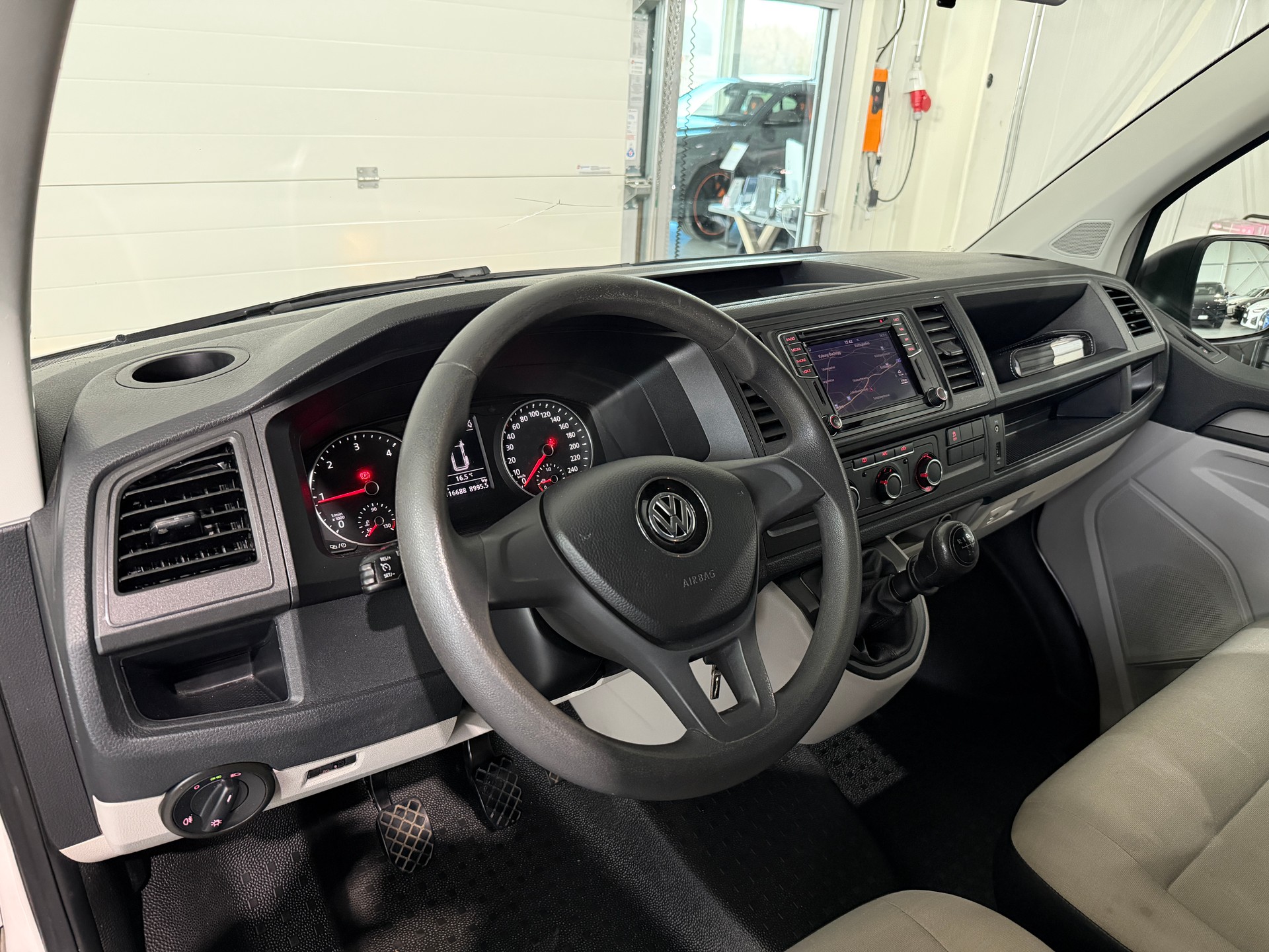 VW T6 2.0 TDI Euro 6 CH) AHK 2.2T / 2 Schiebetüren / erh. Gesamtgewicht 3000KG-image-11