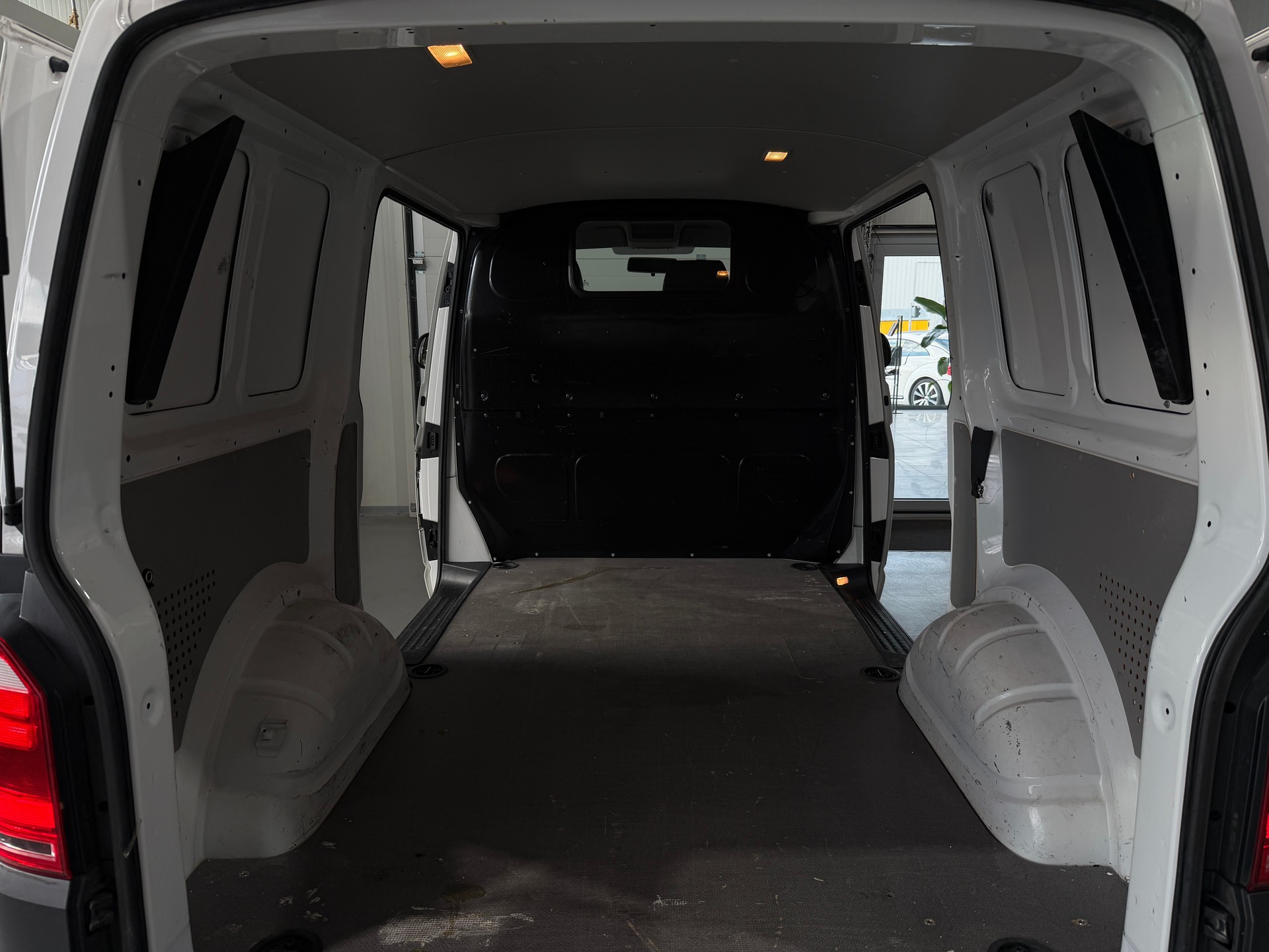 VW T6 2.0 TDI Euro 6 CH) AHK 2.2T / 2 Schiebetüren / erh. Gesamtgewicht 3000KG-image-13