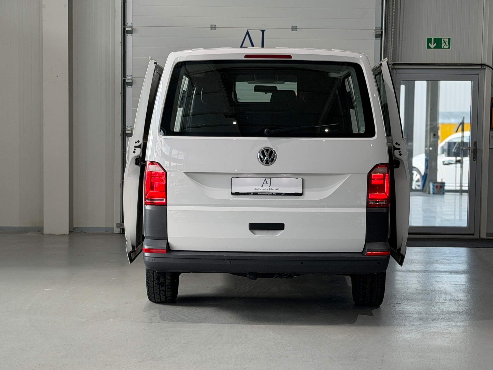 VW T6 2.0 TDI Euro 6 CH) AHK 2.2T / 2 Schiebetüren / erh. Gesamtgewicht 3000KG-image-14