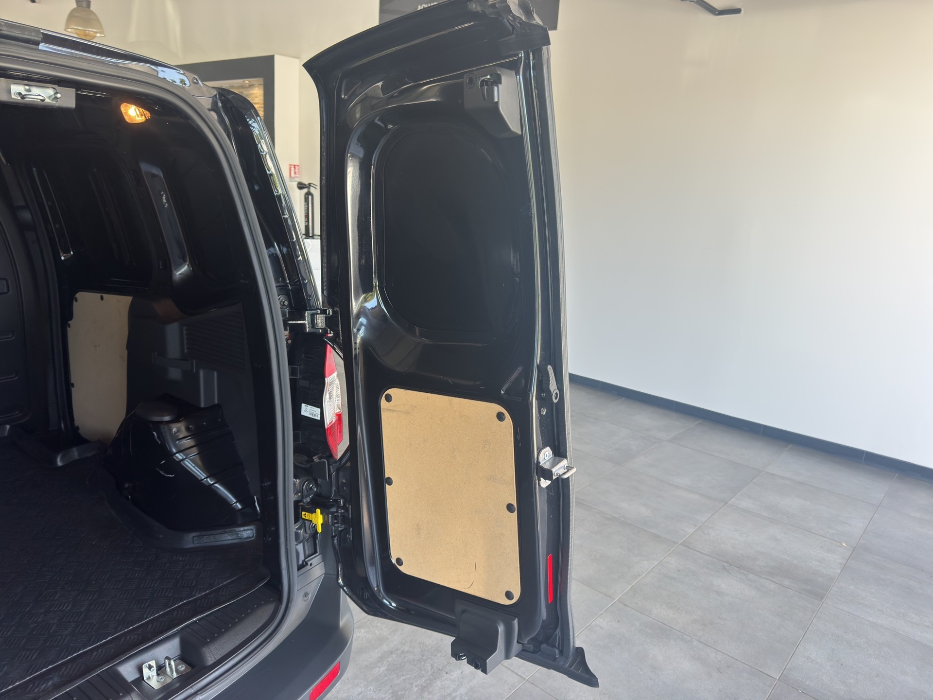 FORD Transit Courier Van 1.0 EcoBoost Trend-image-14