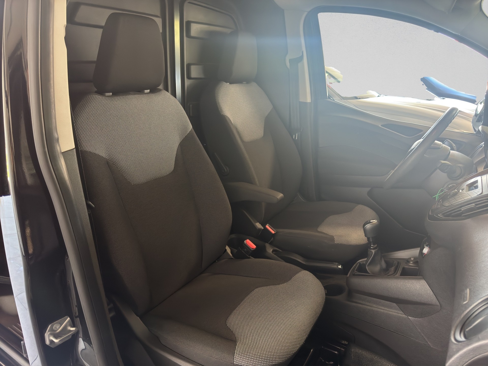 FORD Transit Courier Van 1.0 EcoBoost Trend-image-15
