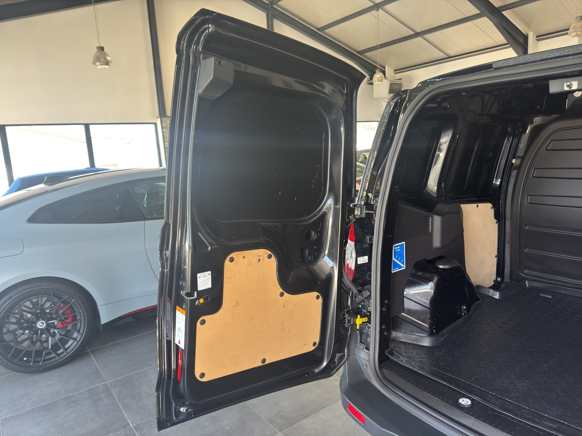 FORD Transit Courier Van 1.0 EcoBoost Trend-image-13