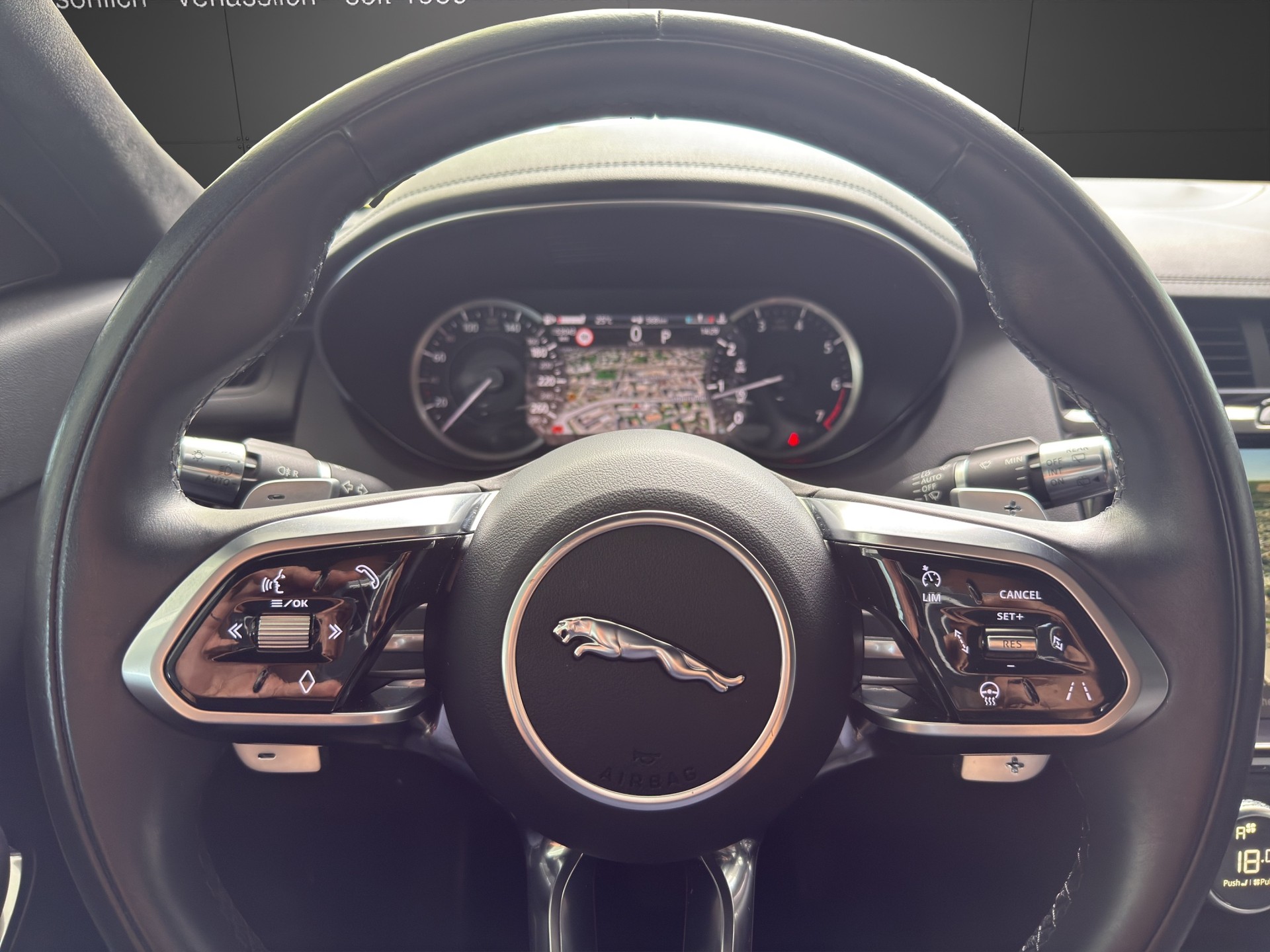 JAGUAR E-Pace 2.0 P200 AWD S-image-8