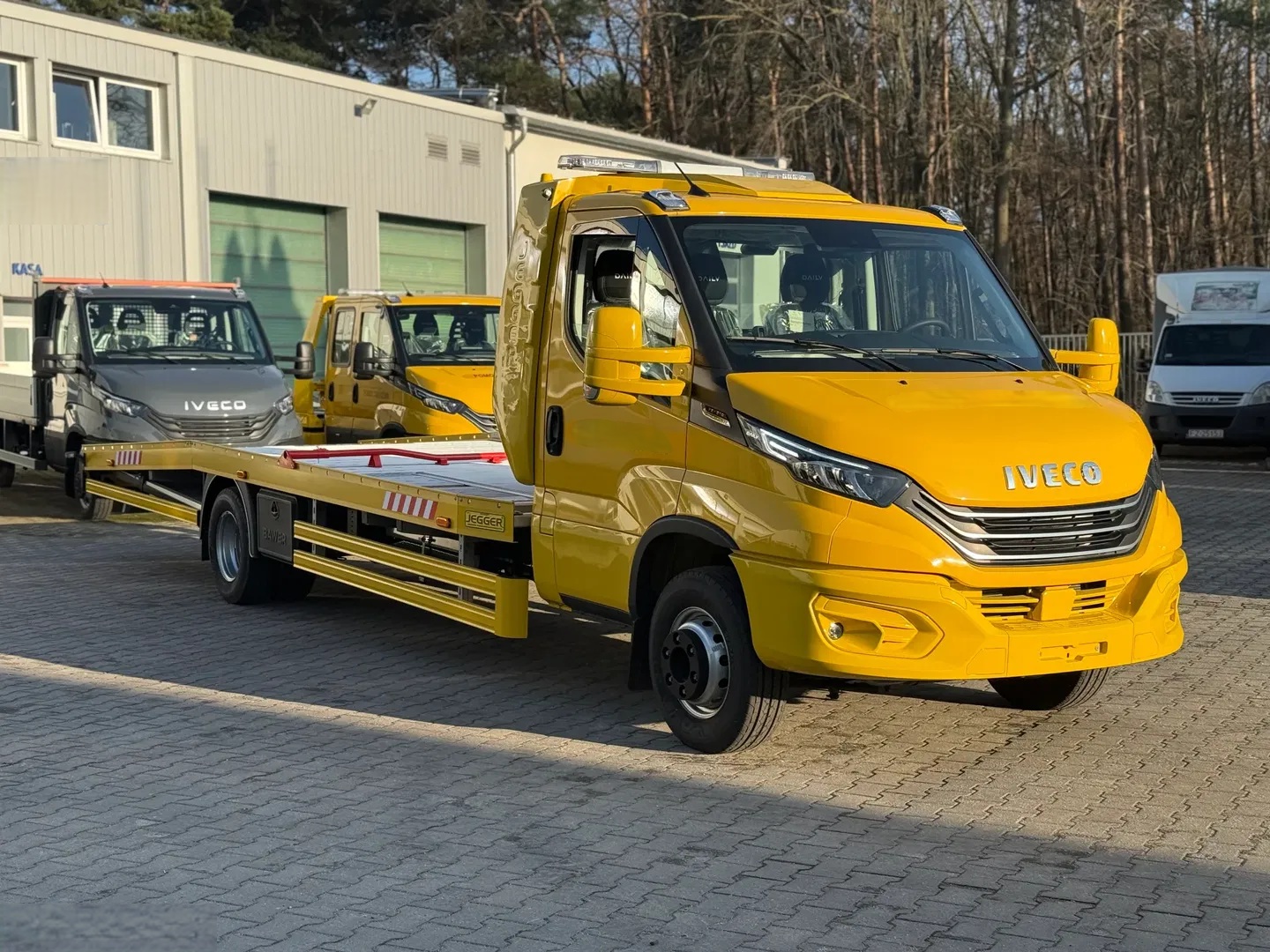 IVECO 72 C 21H A8 Autotransporter-image-2