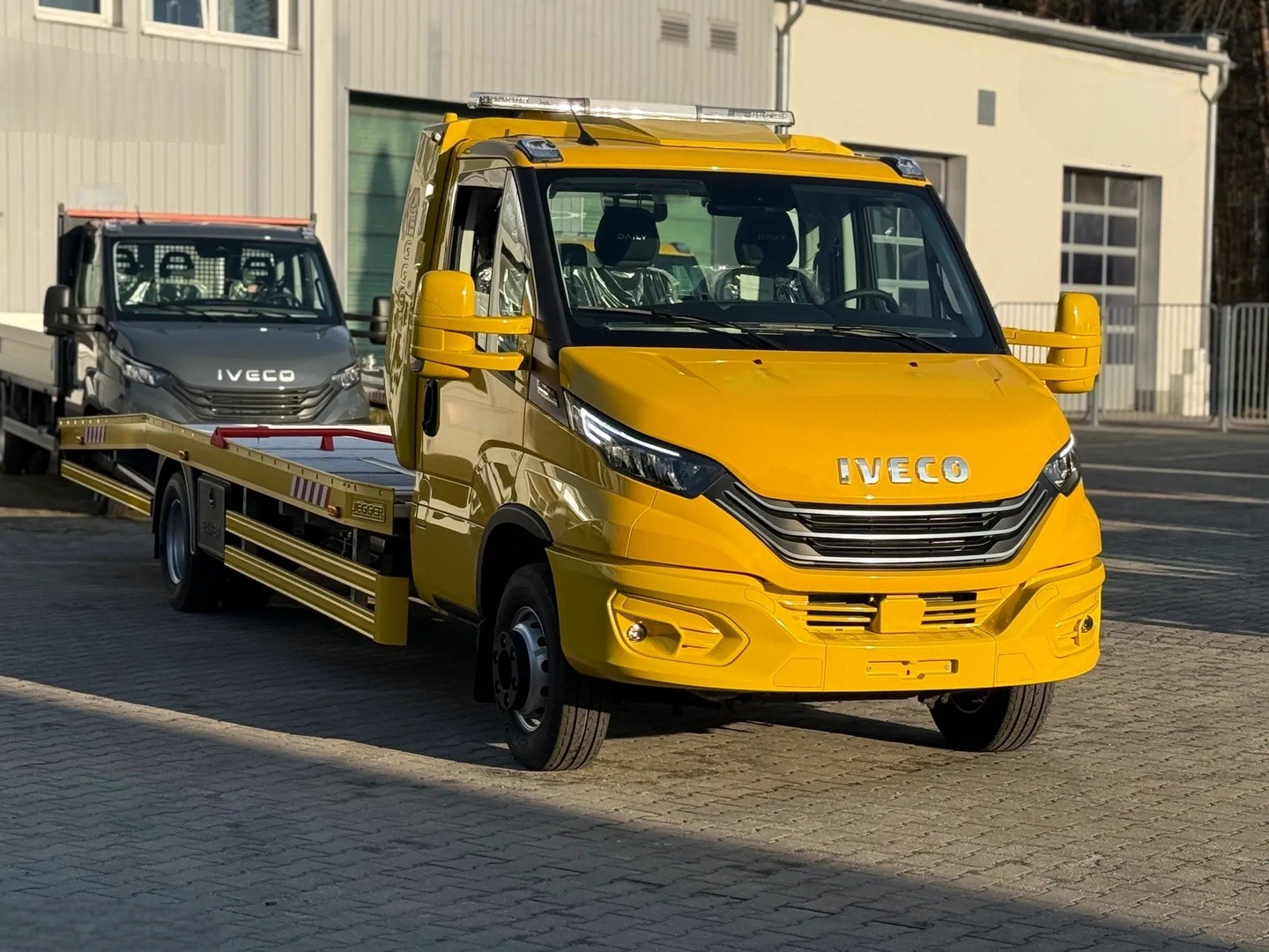 IVECO 72 C 21H A8 Autotransporter-image-1