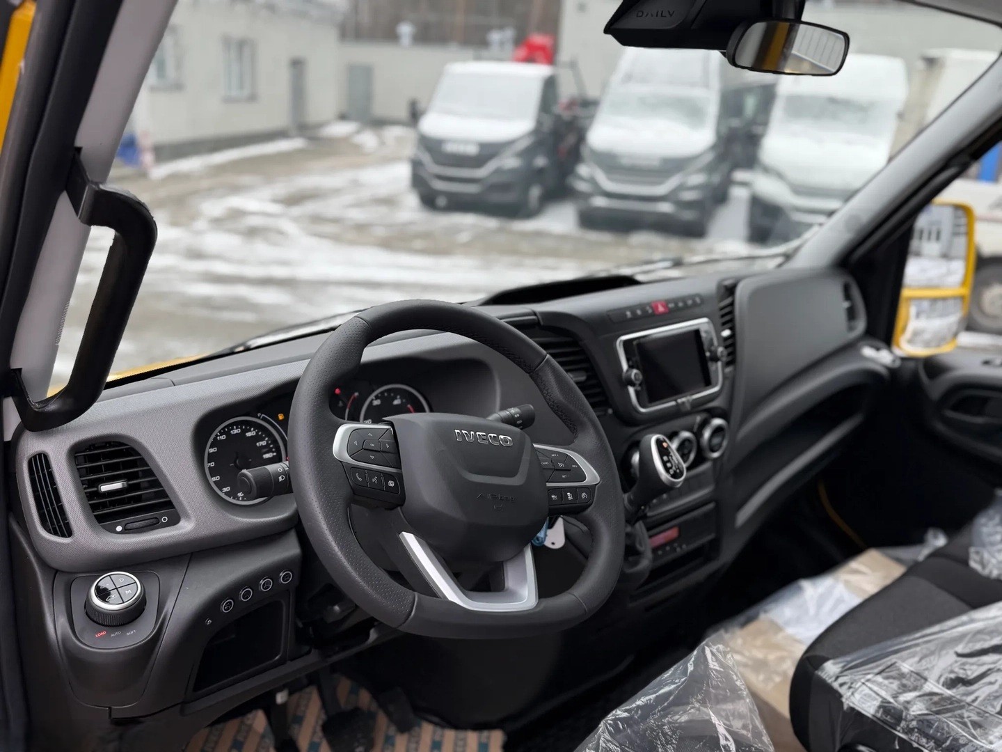 IVECO 72 C 21H A8 Autotransporter-image-8