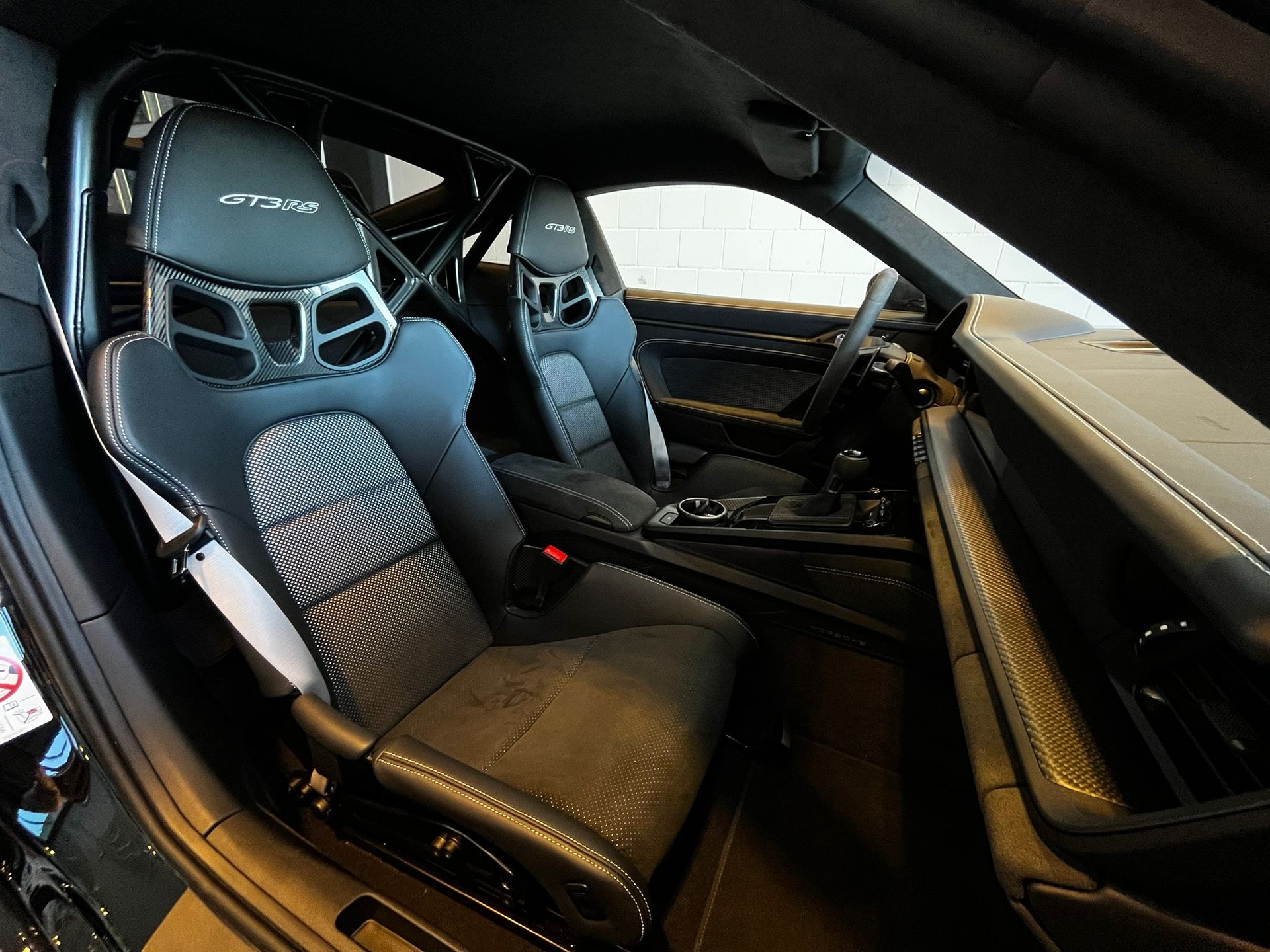 PORSCHE 911 GT3 RS-image-15