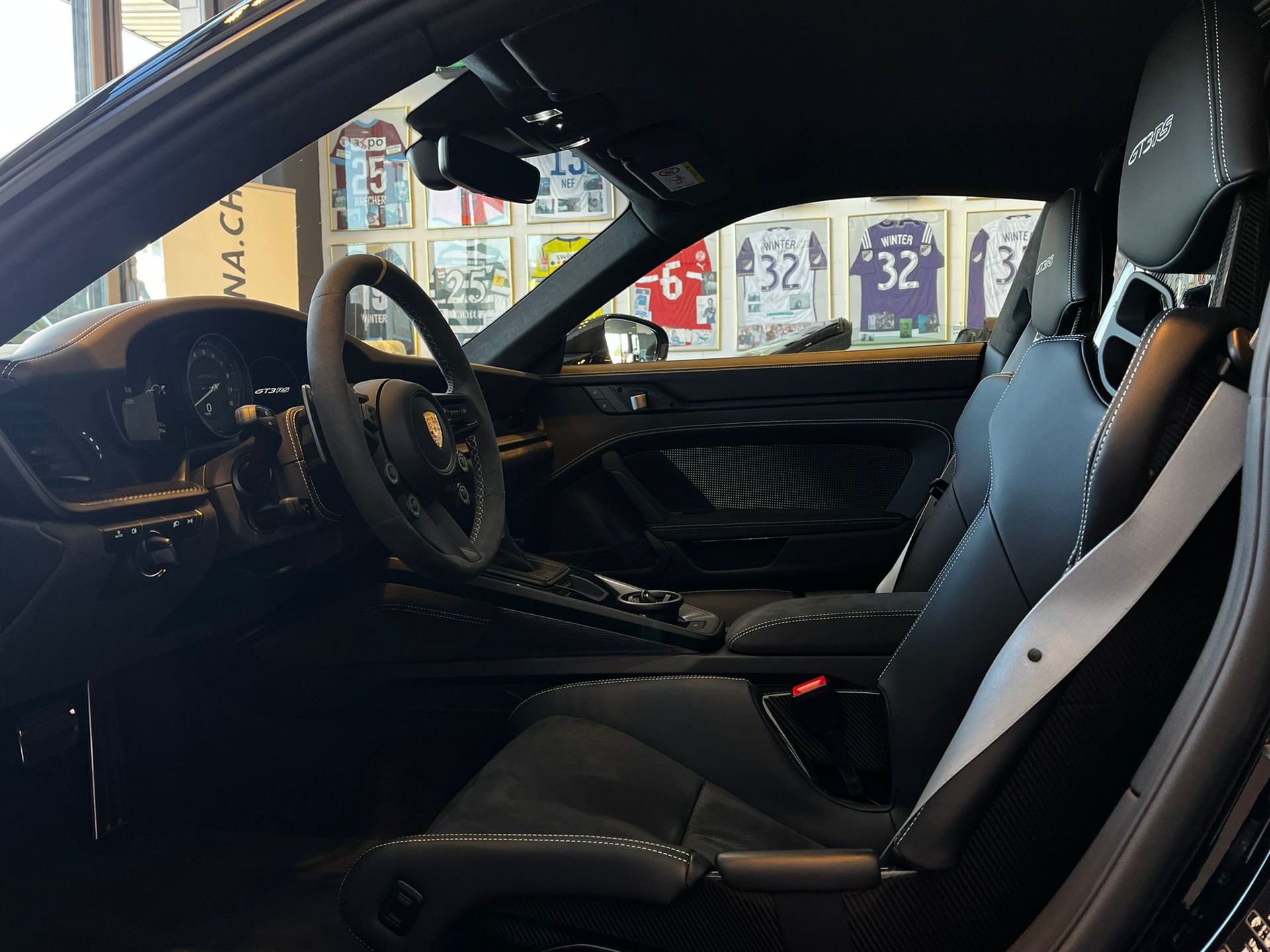 PORSCHE 911 GT3 RS-image-11