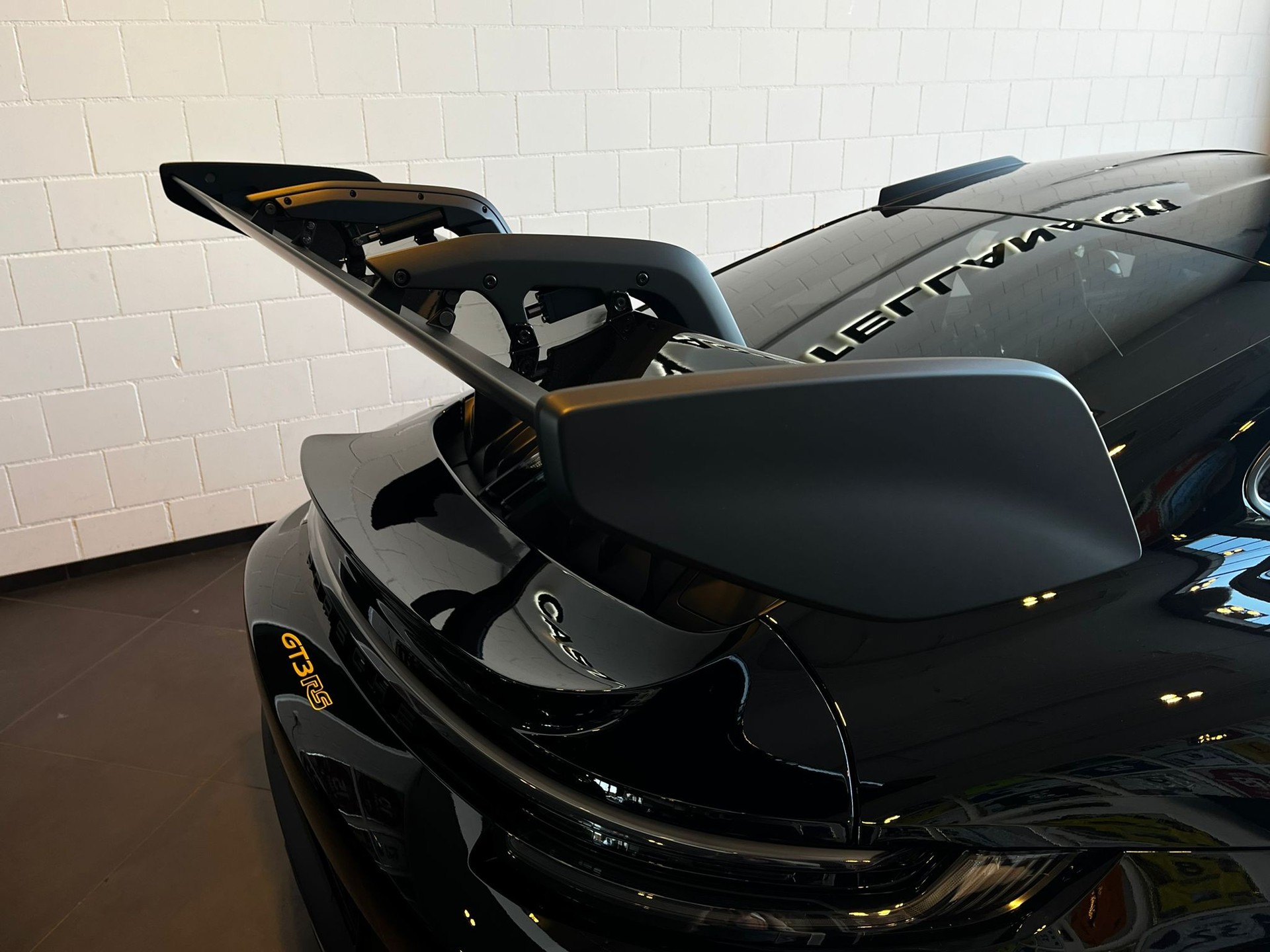 PORSCHE 911 GT3 RS-image-19
