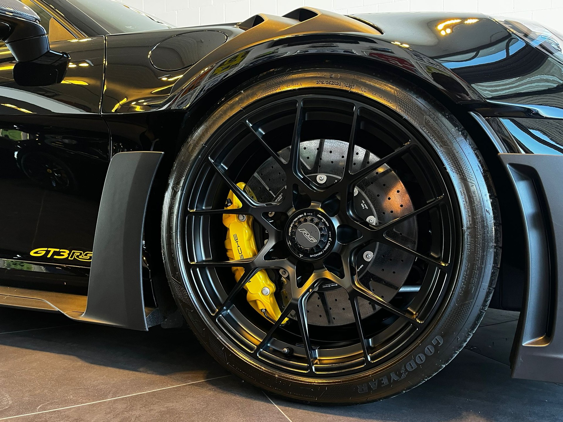 PORSCHE 911 GT3 RS-image-16