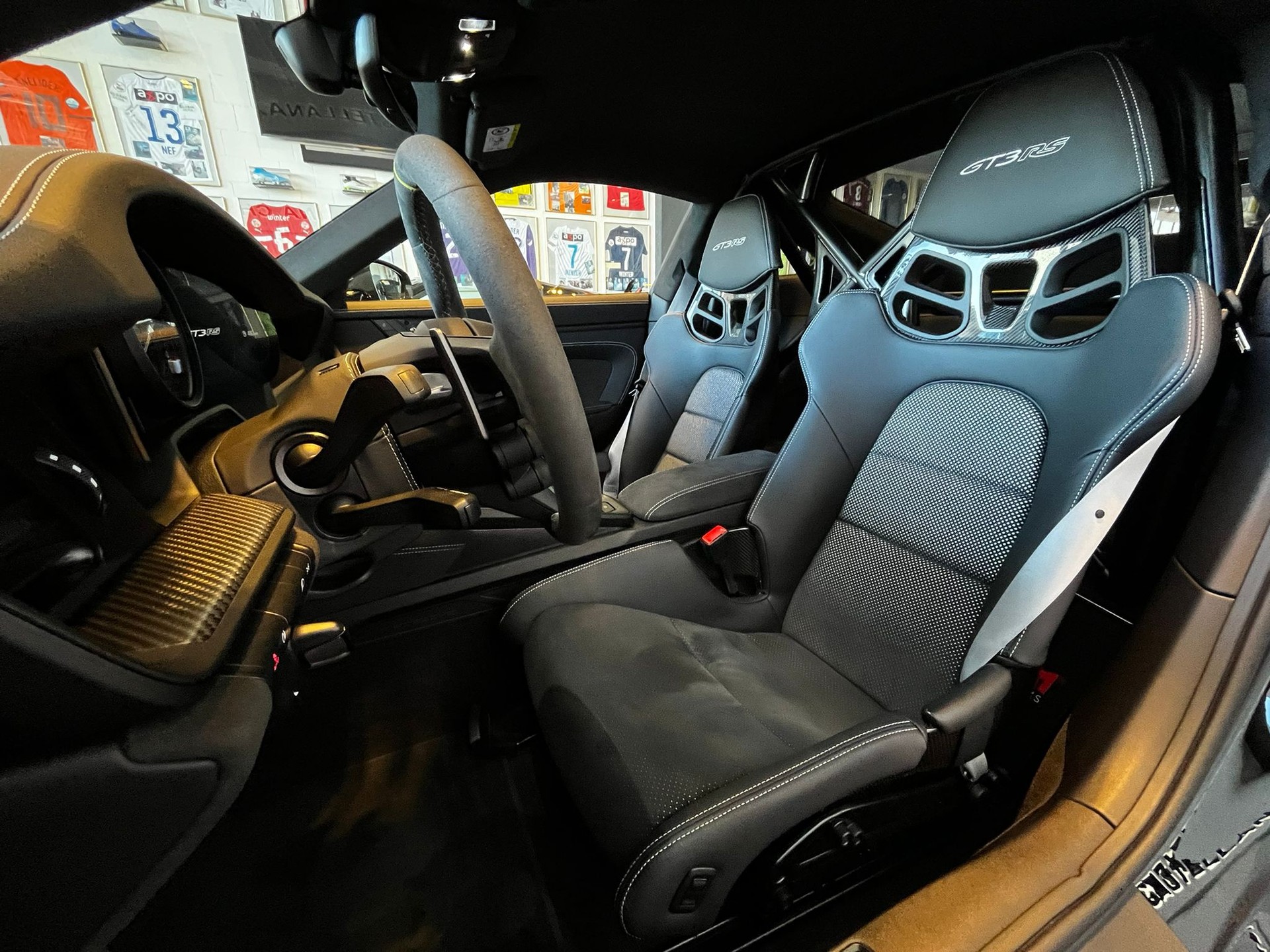PORSCHE 911 GT3 RS-image-10