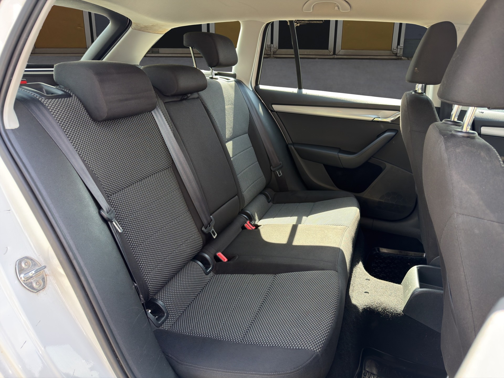 SKODA Octavia Combi 1.8 TSI Ambition 4x4 DSG-image-12
