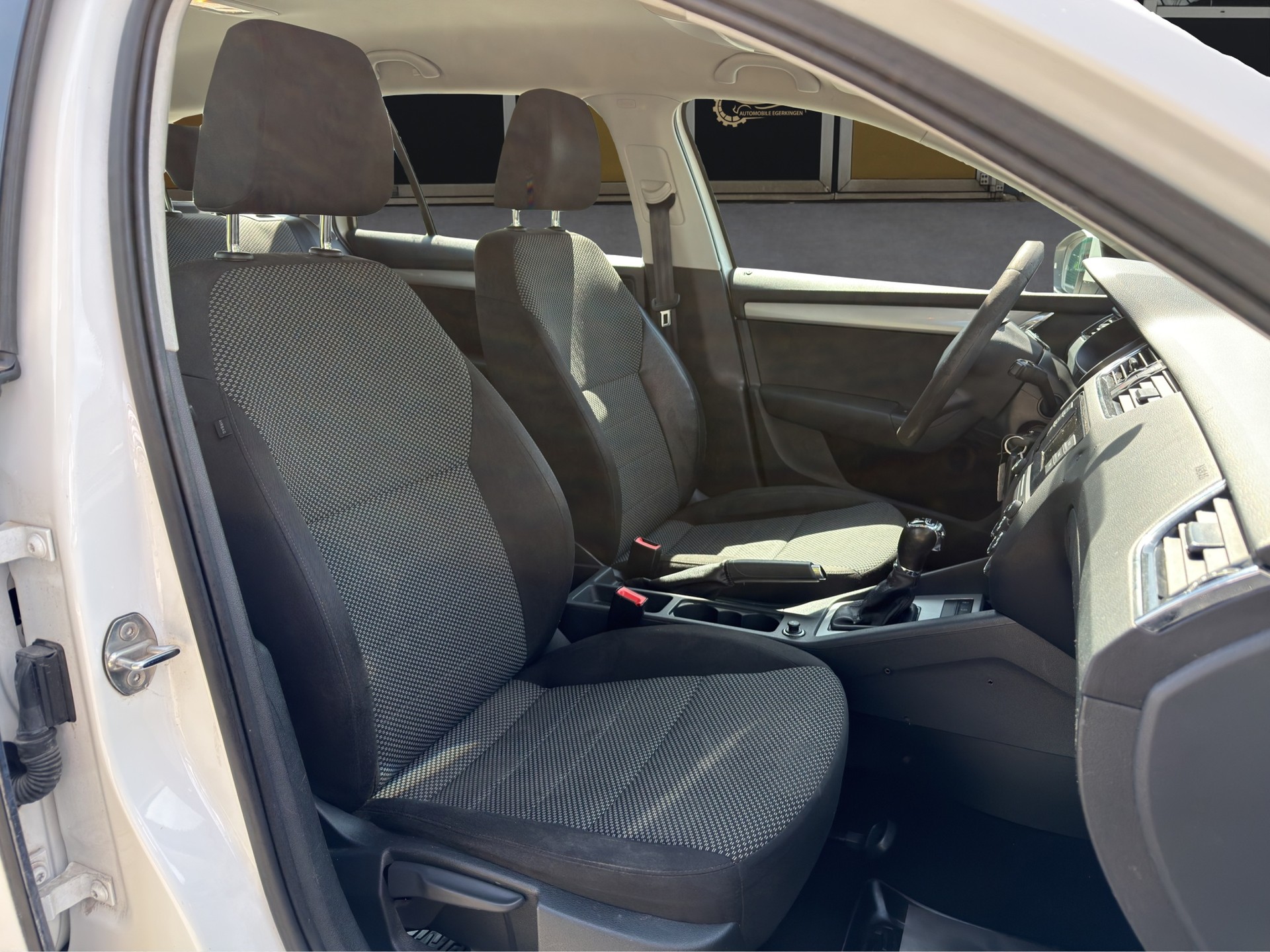 SKODA Octavia Combi 1.8 TSI Ambition 4x4 DSG-image-9