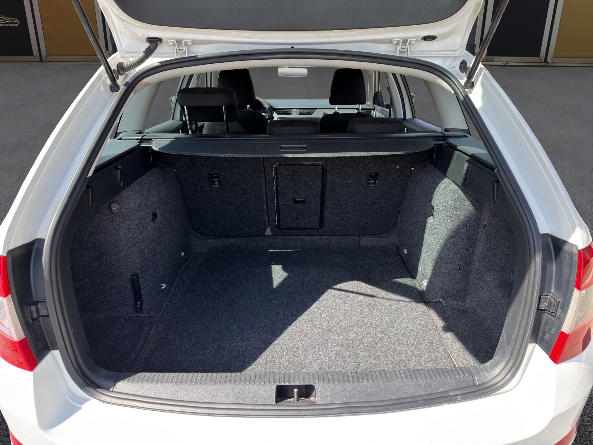 SKODA Octavia Combi 1.8 TSI Ambition 4x4 DSG-image-13