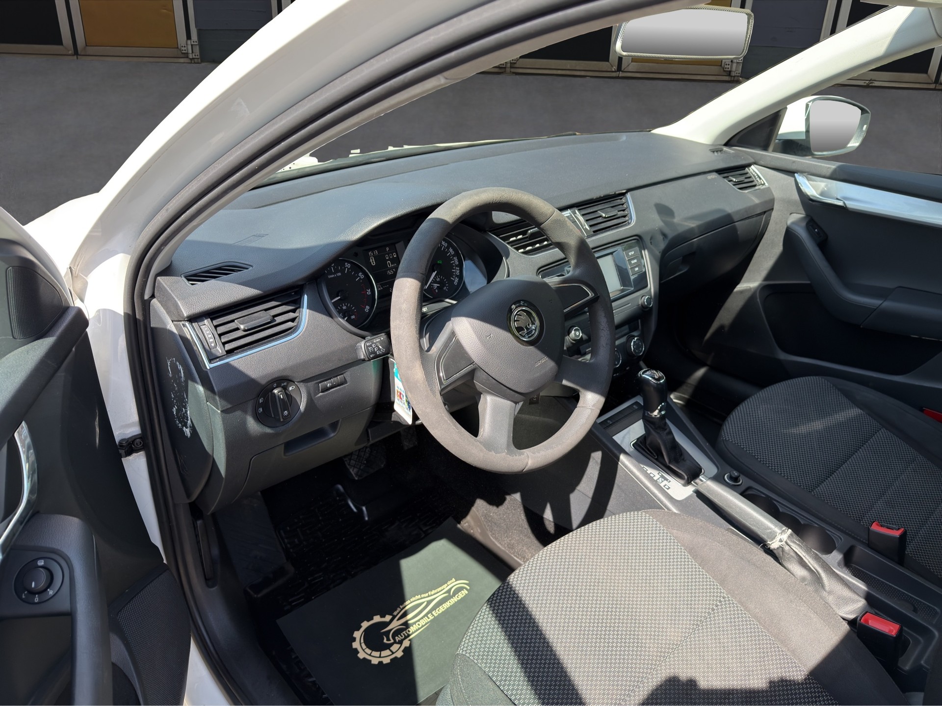 SKODA Octavia Combi 1.8 TSI Ambition 4x4 DSG-image-8