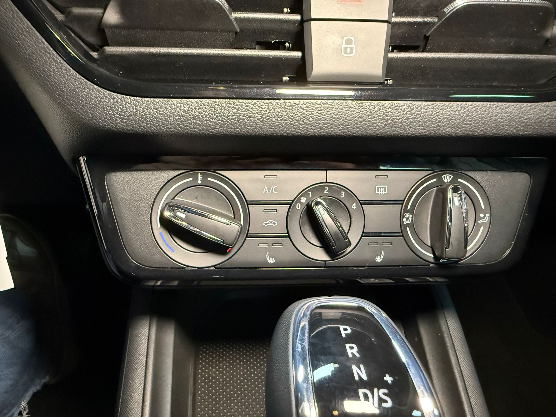 SKODA Kamiq 1.0 TSI Selection DSG-image-17