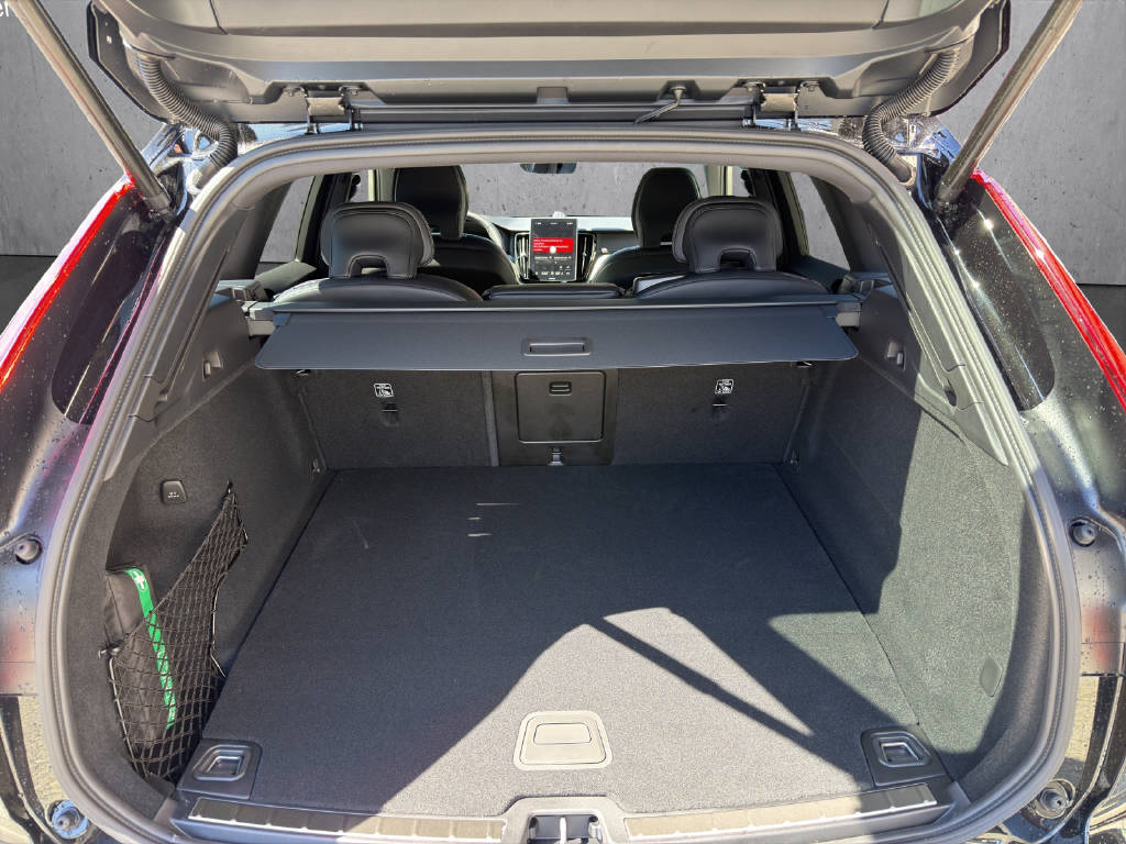 VOLVO XC60 2.0 T6 TE Black Edition eAWD-image-13