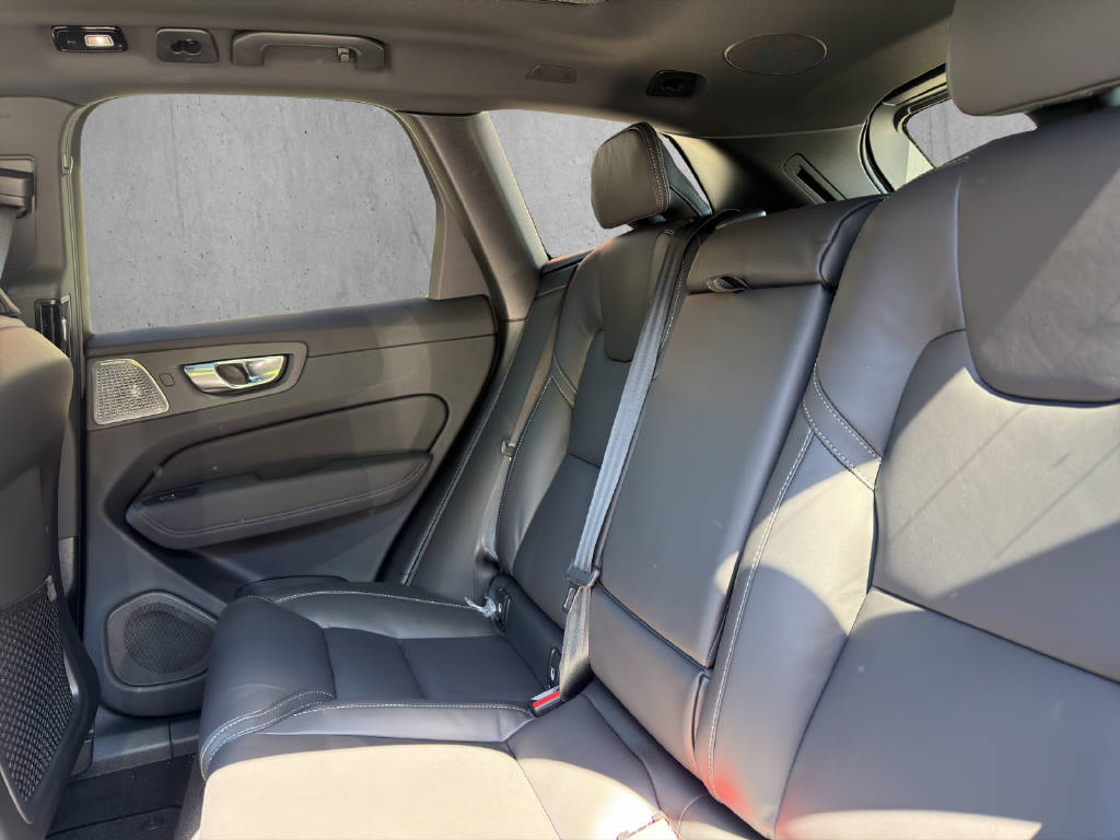 VOLVO XC60 2.0 T6 TE Black Edition eAWD-image-12