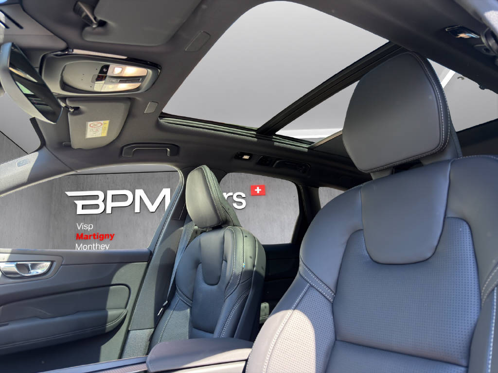 VOLVO XC60 2.0 T6 TE Black Edition eAWD-image-14