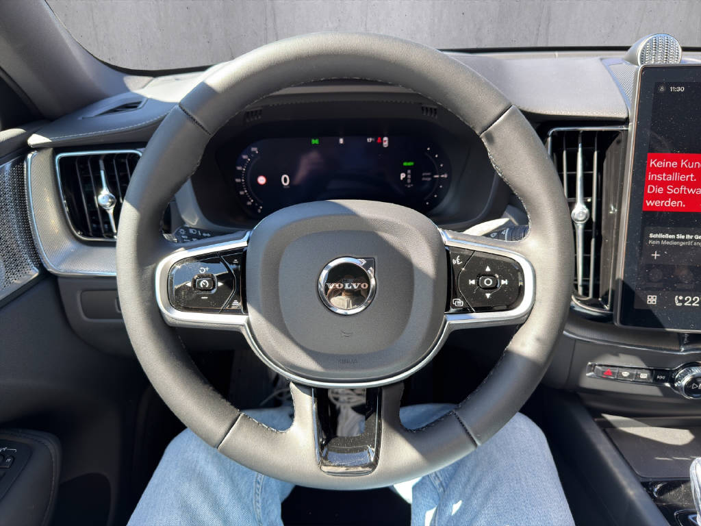 VOLVO XC60 2.0 T6 TE Black Edition eAWD-image-9