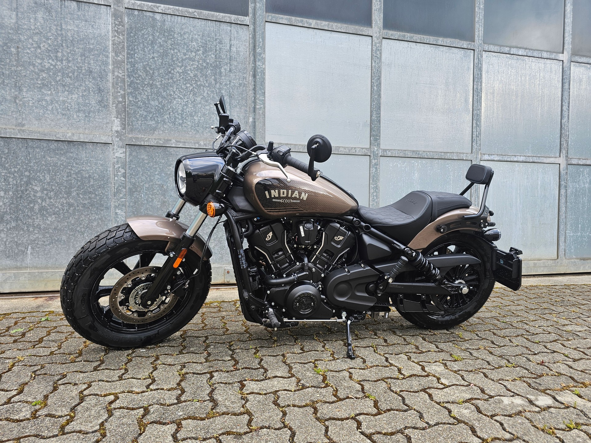 INDIAN Bobber-showroom-element-1