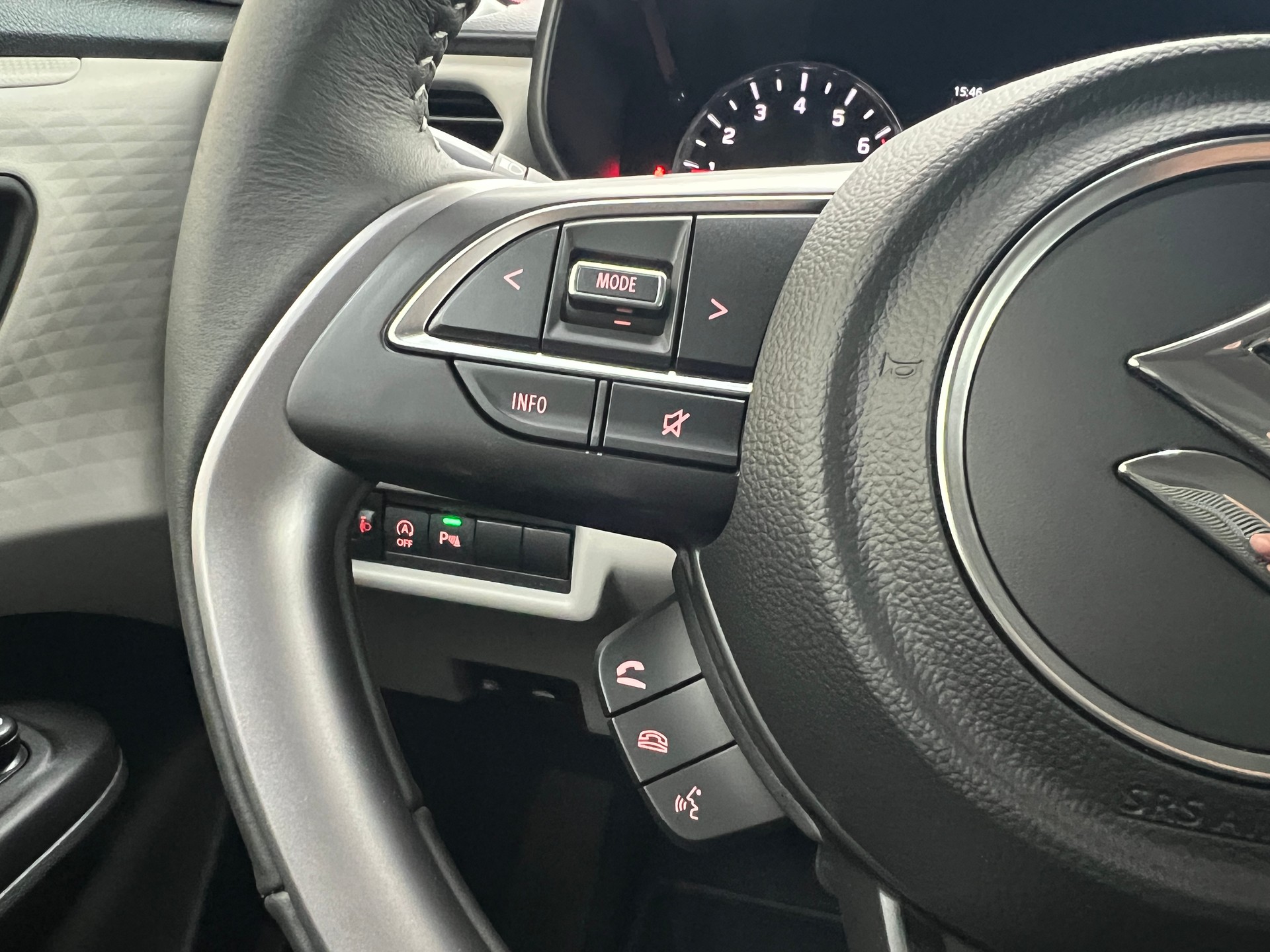 SUZUKI 1.2 2WD AT GL+ /Kyless Start / LED Scheinwerfer / NAVI / Rückfahrkamera / DAB / ACC / Spurhalteassistent / Totwinkelassistent /-image-17
